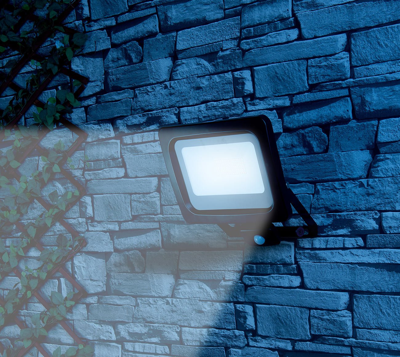 Luminea LED-Strahler Sensor: Mini-LED-Fluter, PIR-Sensor, 50 Watt, 4.000 lm, tageslichtweiß, IP44 (Flutlicht Bewegungsmelder, Fluter mit Bewegungsmelder außen, Garten)