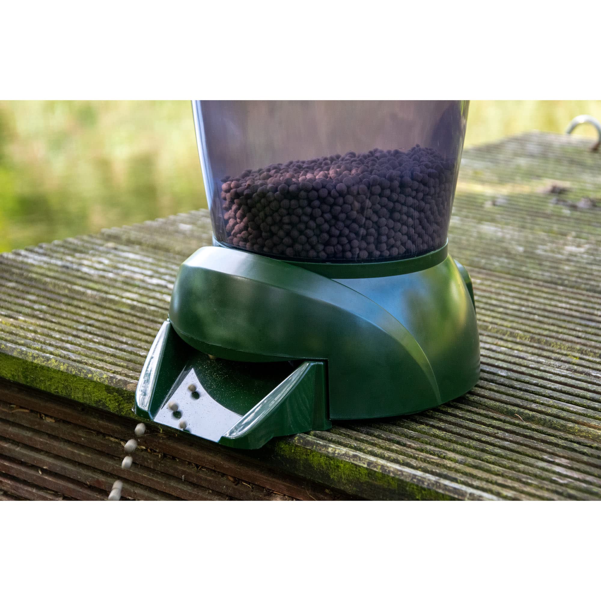 dobar® Programmierbarer Fisch-Futterspender mit LCD-Anzeige für draußen - Automatischer Fish Feeder - 22 x 22,5 x 26,5 cm - Grün