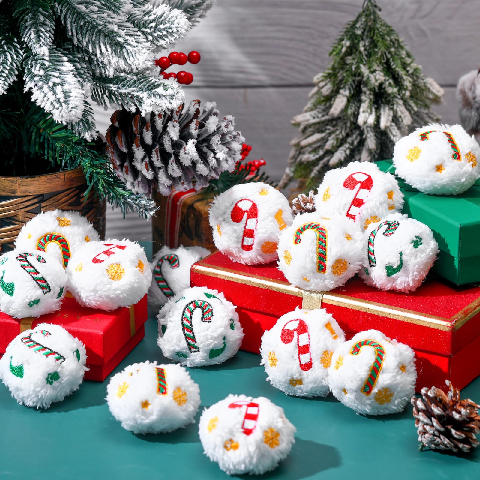 Syhood 60 Stück Weihnachts-Schneeball-Hundespielzeug, quietschend, Plüsch-Spielzeug für drinnen und draußen, Weihnachtsmann Elch für kleine und mittlere Haustiere, Kauspielzeug (Zuckerstangen)