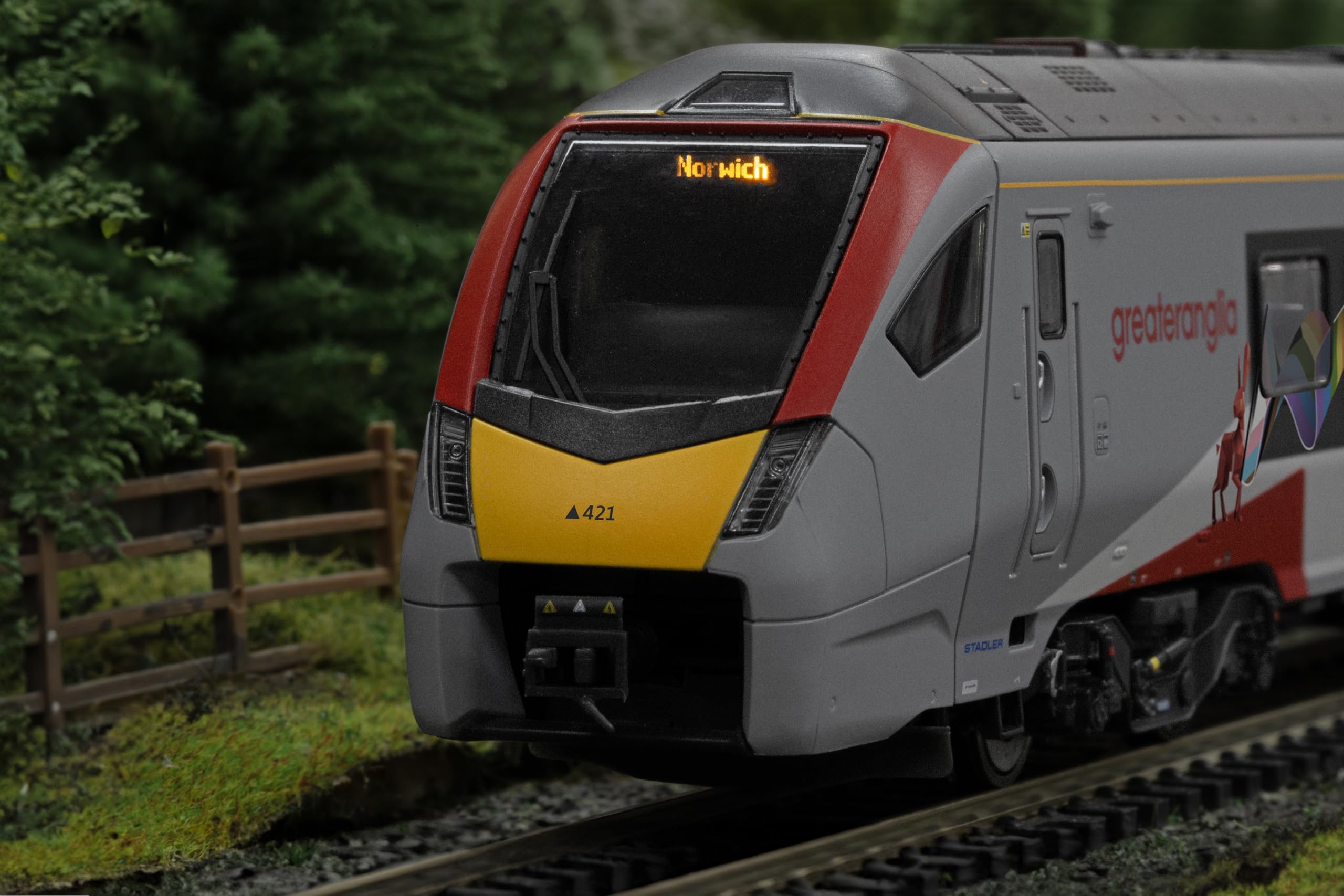 Hornby R30446 Greater Anglia Klasa 755-4 FLIRT 4 Car Pride Livery Train Pack