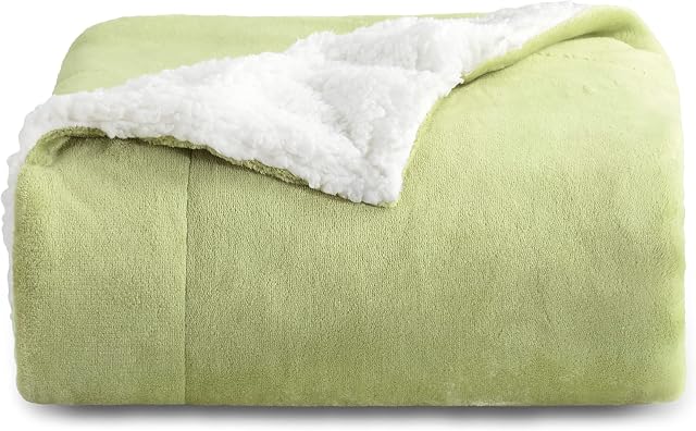 Bedsure Sherpa Fleece Throw Blanket - Fluffy Microfiber Solid Blankets for Bed and Couch Double/Twin Size, Sage Green, 150x200cm