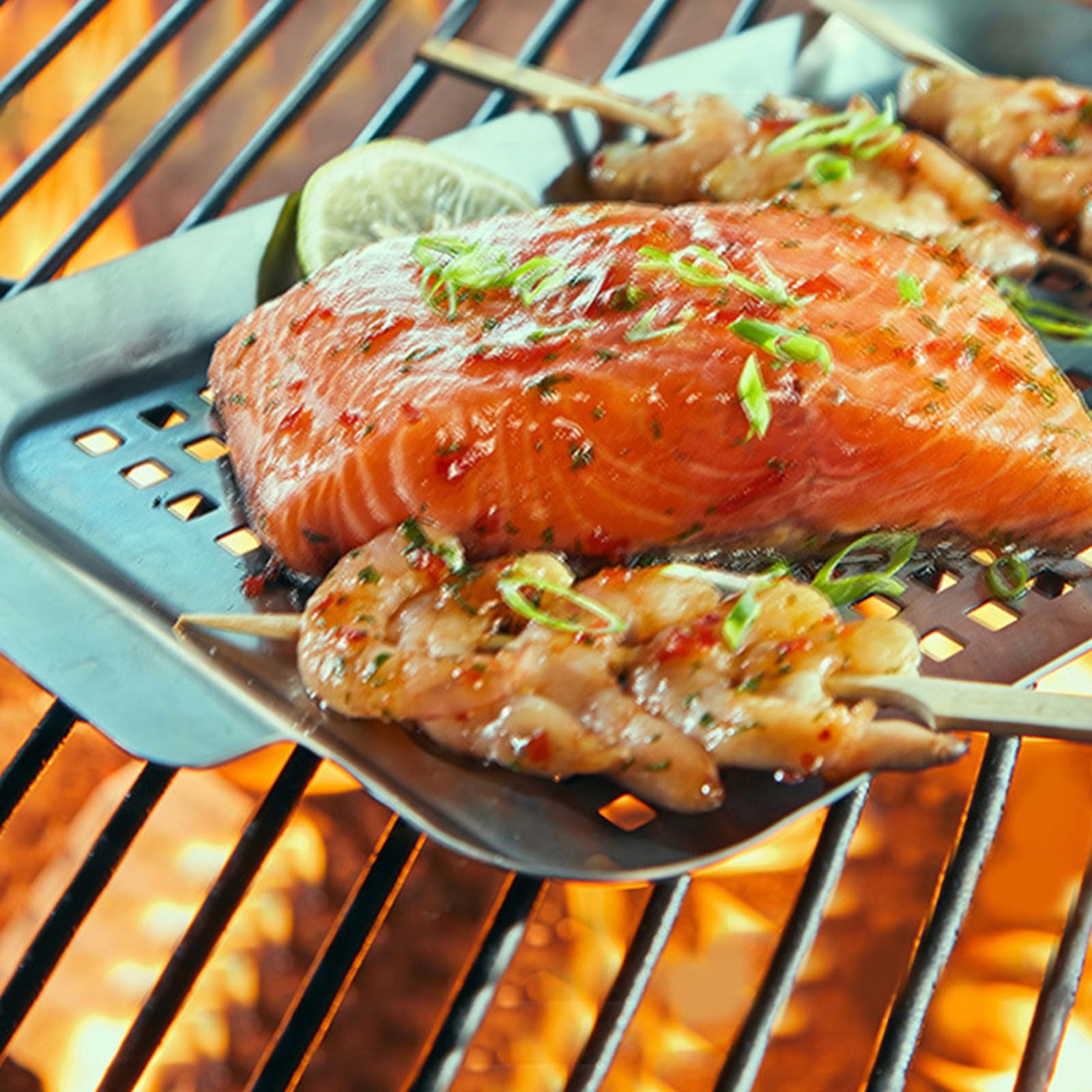 Set di decorazioni per barbecue in acciaio inox con vassoi perforati e manico per grigliare verdure e frutti di mare in acciaio inox