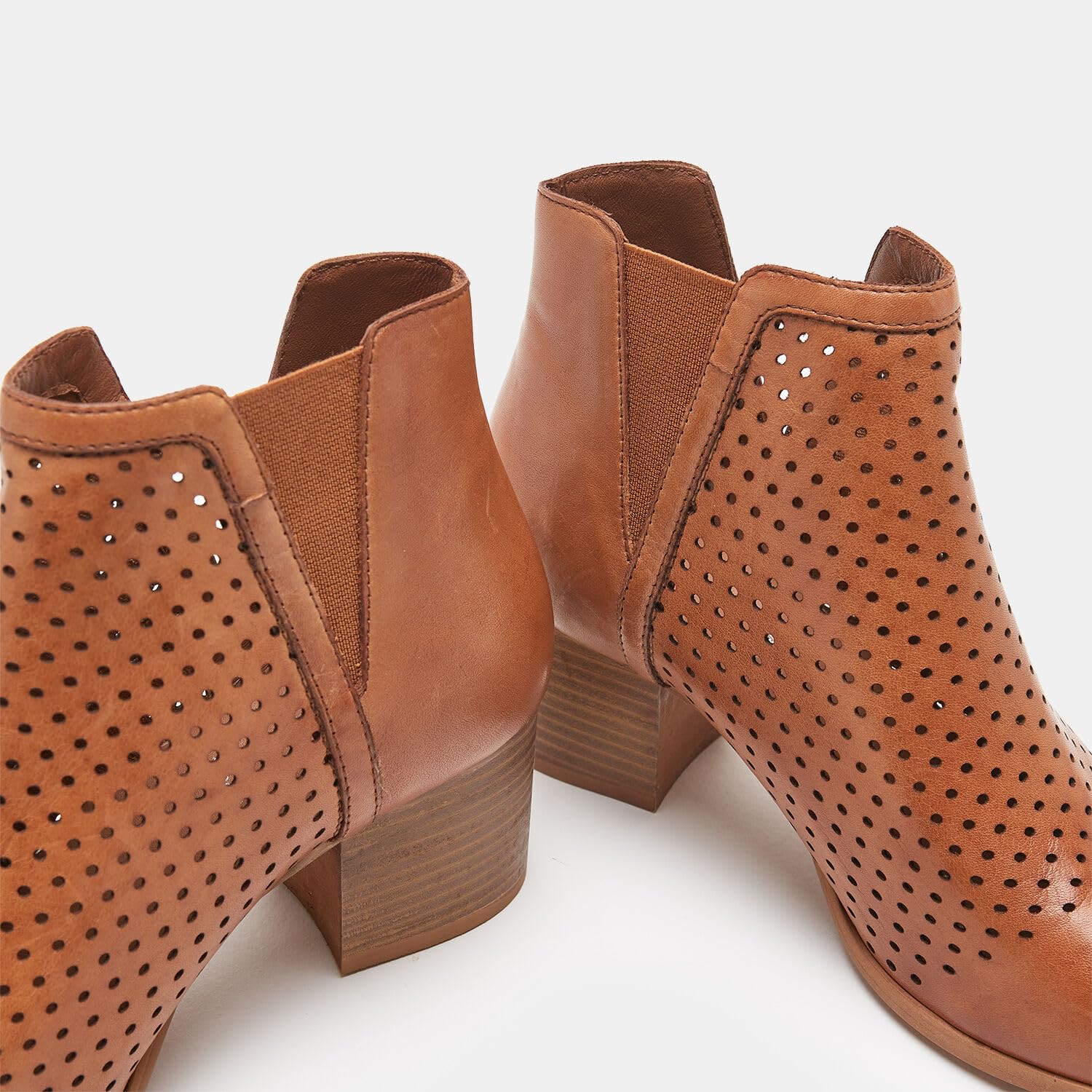 BATA Stivaletti in pelle traforata con tacco