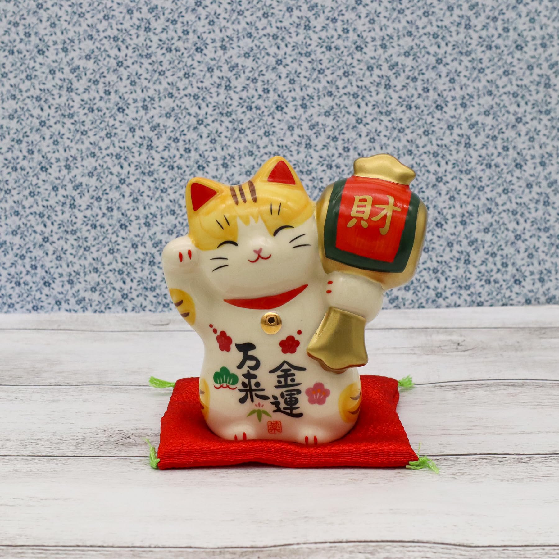 Amazon.co.jp: 【Amazon.co.jp限定】薬師窯 招き猫(槌持ち) 金運