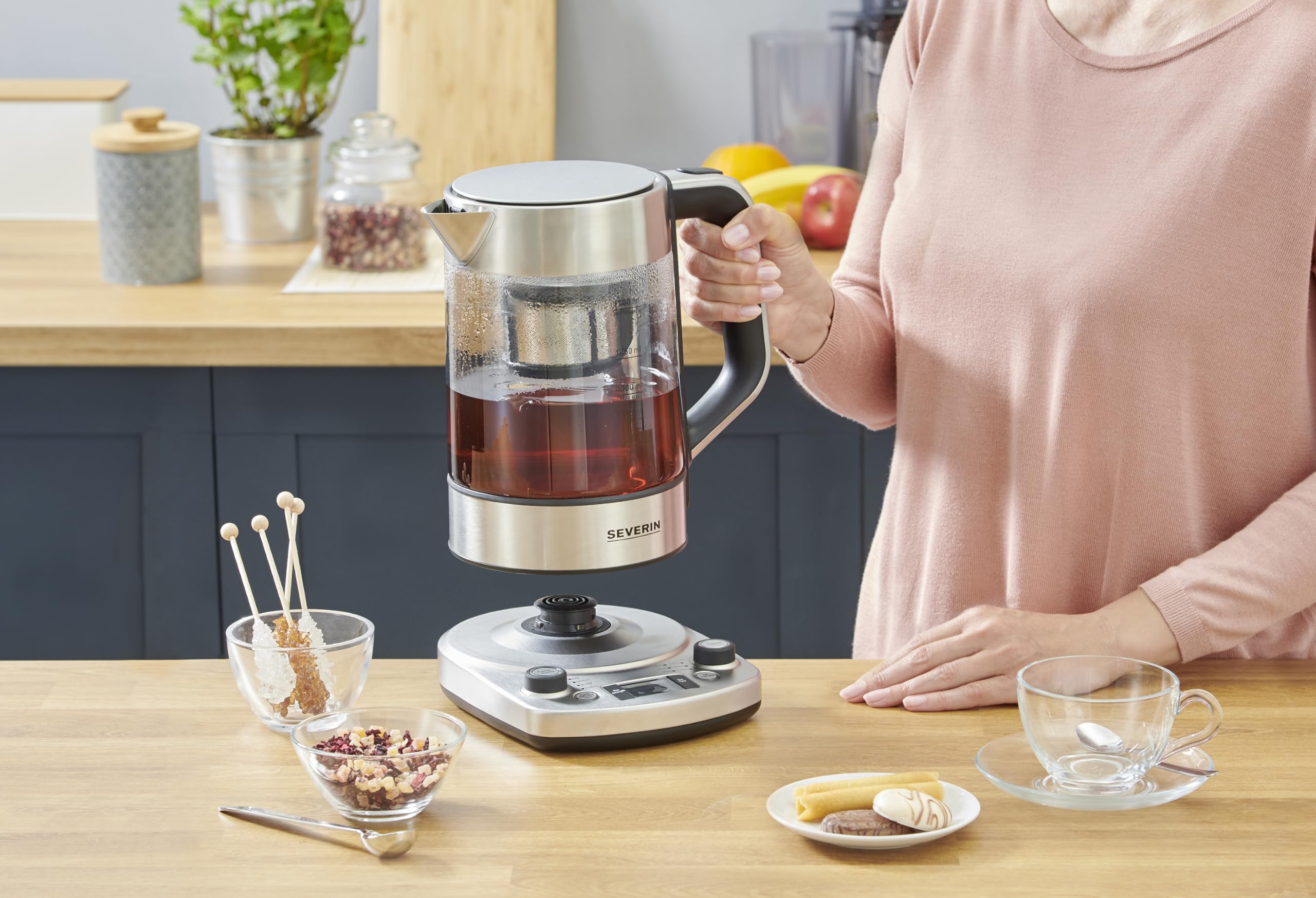 SEVERIN Bollitore e Tea Maker con funzione di sollevamento automatico, impostazione della temperatura e funzione di ebollizione rapida, capacità 1,7 litri di acqua o 1 litro di tè, WK 3422