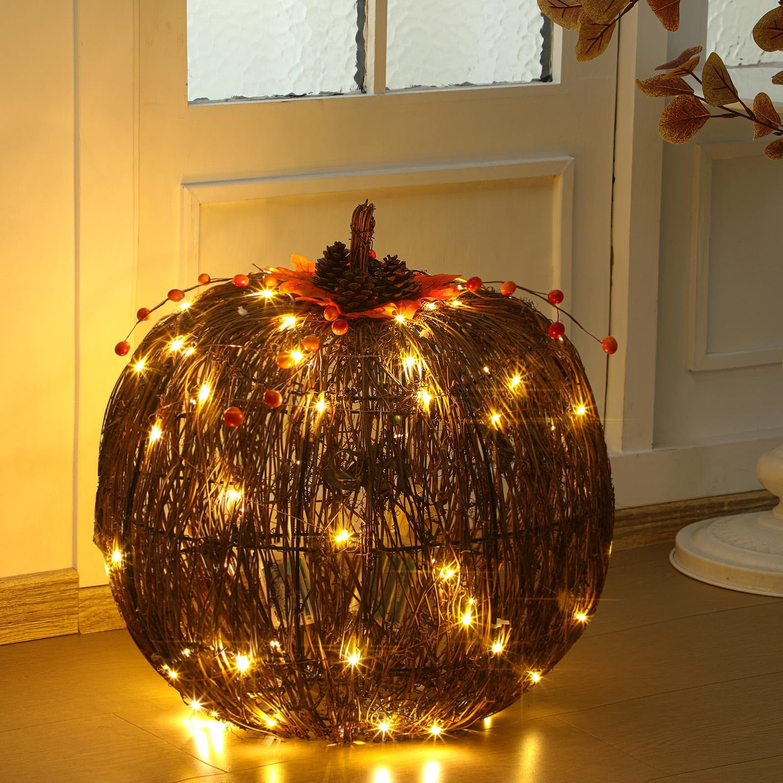 Wonderjune Lot de 2 citrouilles artificielles en rotin - Lanternes en rotin - Éclairage LED - Pour intérieur et extérieur - Décoration d'Halloween - Thanksgiving - Pour porche (marron, 45,7 cm, 52 cm)
