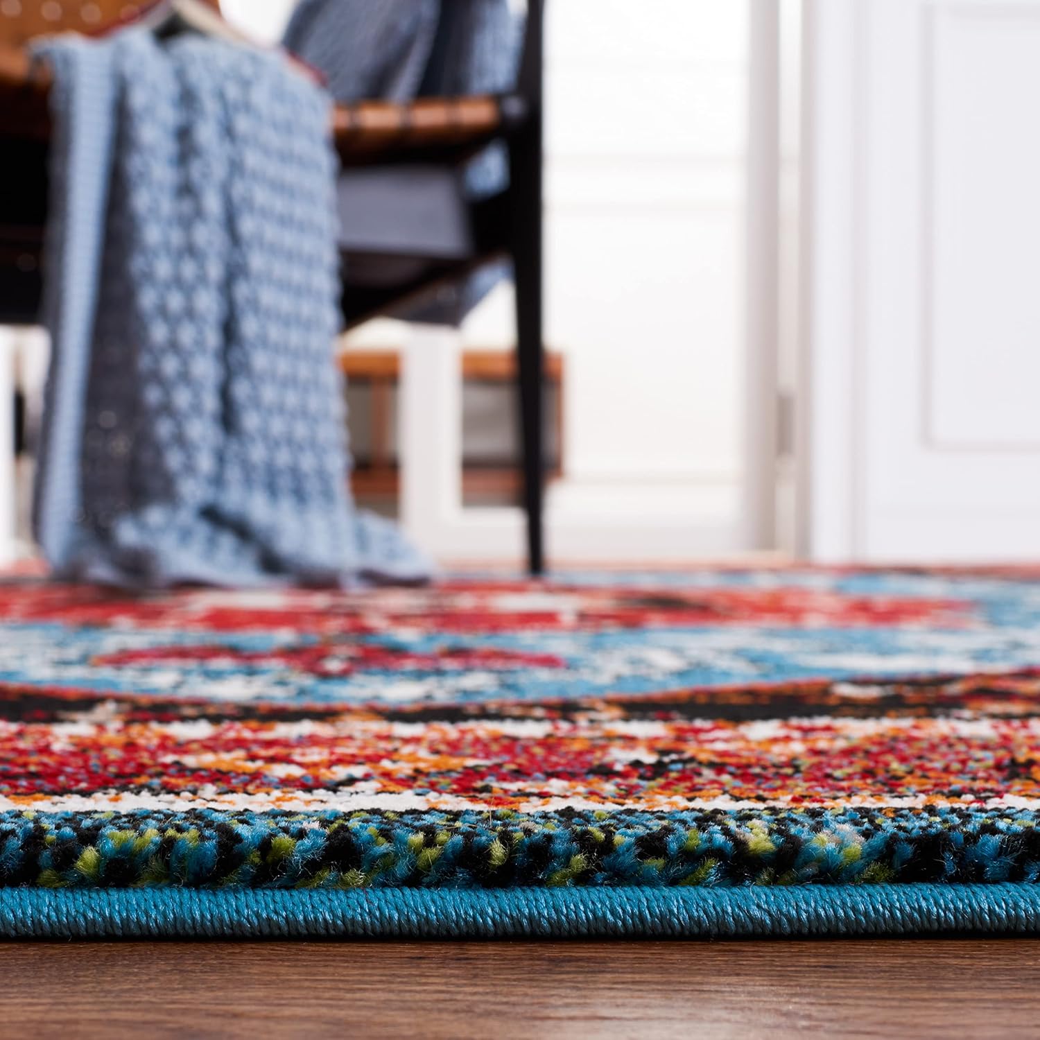 SAFAVIEH Area Rug 8x10 - Vintage Hamadan Collection - Large - Red & Blue, Traditional Oriental Medallion Design, Non-Shedding & Easy Cleaning, Ideal for Living Room, Bedroom, Dining Space (VTH259Q)