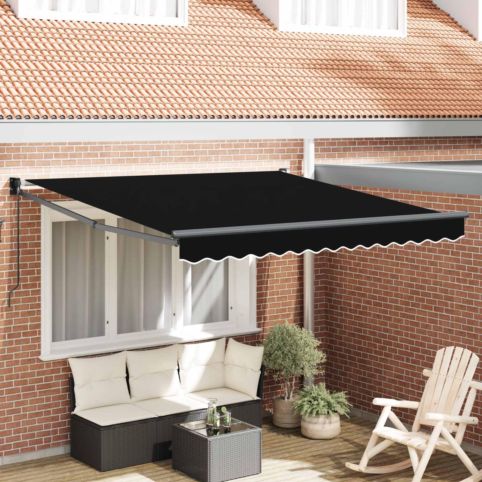 Auvent rétractable noir pour ombrager la table de jardin en été