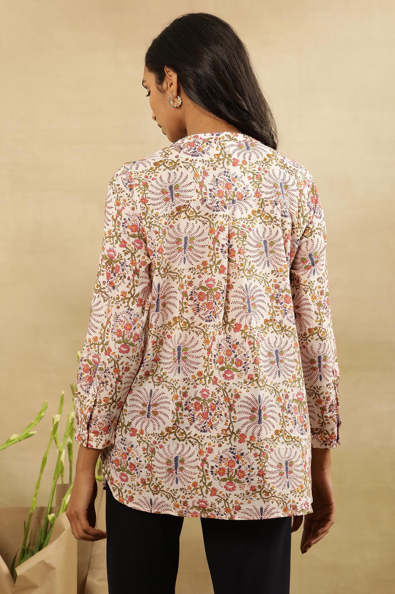 Folksong by W - Top dritto da donna, in cotone, con stampa floreale, colore: bianco