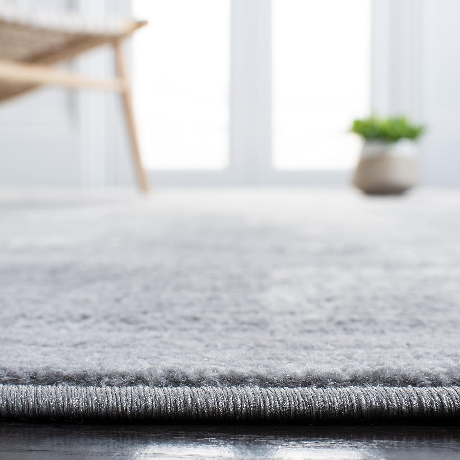 SAFAVIEH Jasper Collection Accent Rug - 2' x 4', Light Grey & Ivory, Modern Abstract Design, Non-Shedding & Easy Care, Ideal for High Traffic Areas in Entryway, Living Room, Bedroom (JSP101F)