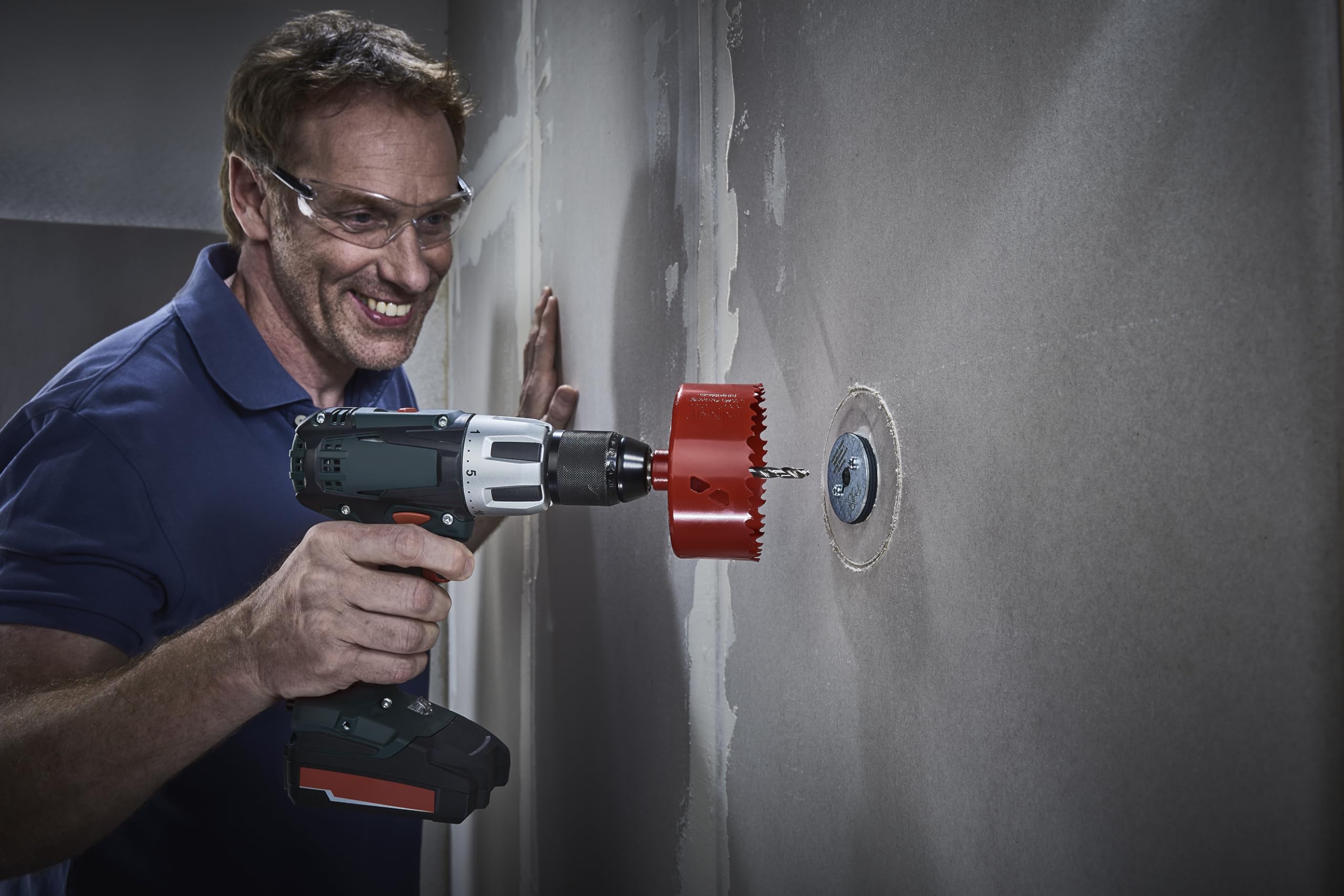wolfcraft Aufbohrhilfe-Set für Lochsägen - Vorhandene Lochbohrungen erweitern I größere Spots in die Decke einbauen I Einbauhilfe für Halogenstrahler - Zentrierhilfe - Made in Europe - 5953000