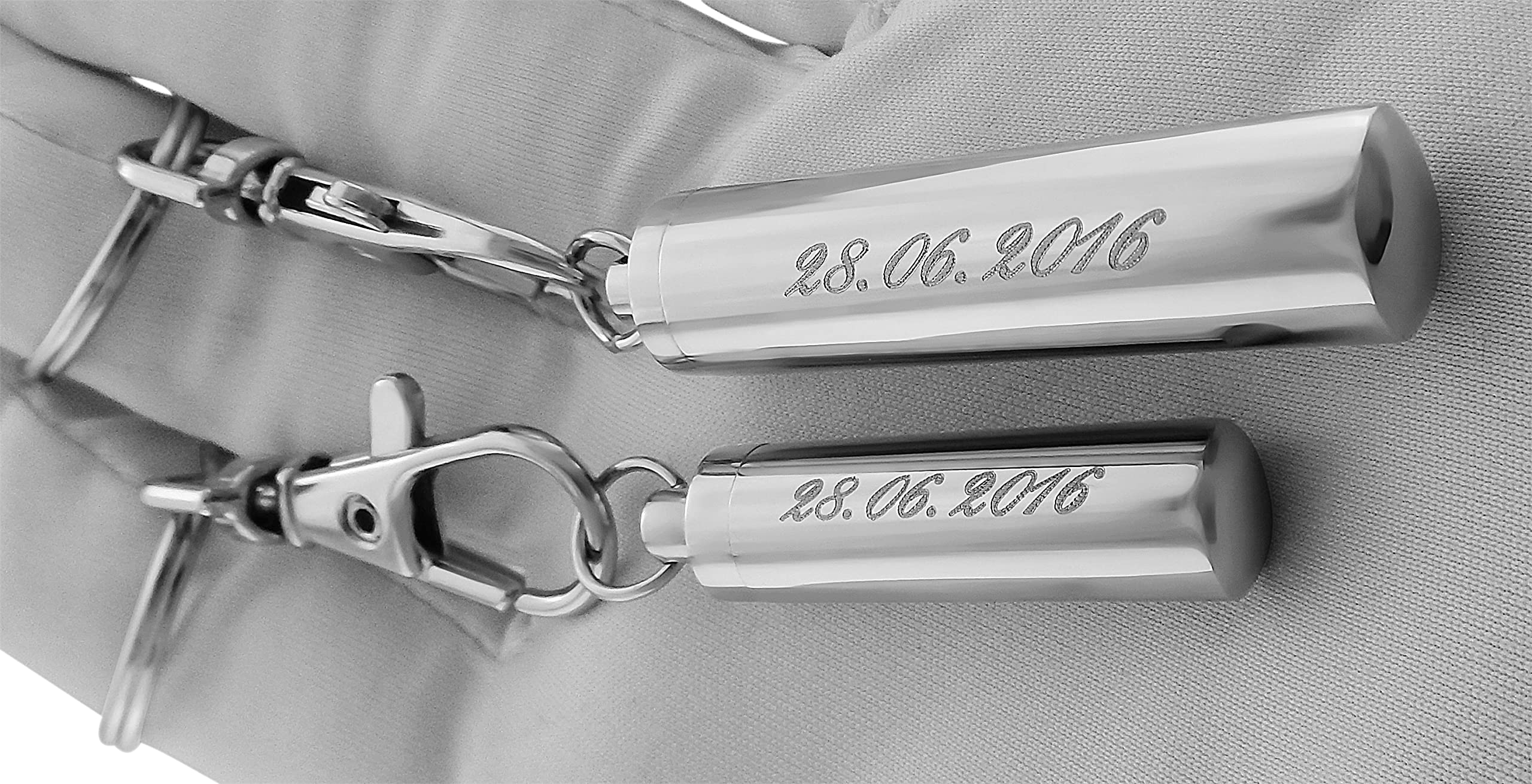 Schlüsselanhänger personalisiert 2 Stück Memorial Urne zum Aufschrauben | Schlüsselanhänger mit Gravur Set Edelstahl silber | personalisierte Schlüsselanhänger für Paare Freund Freundin