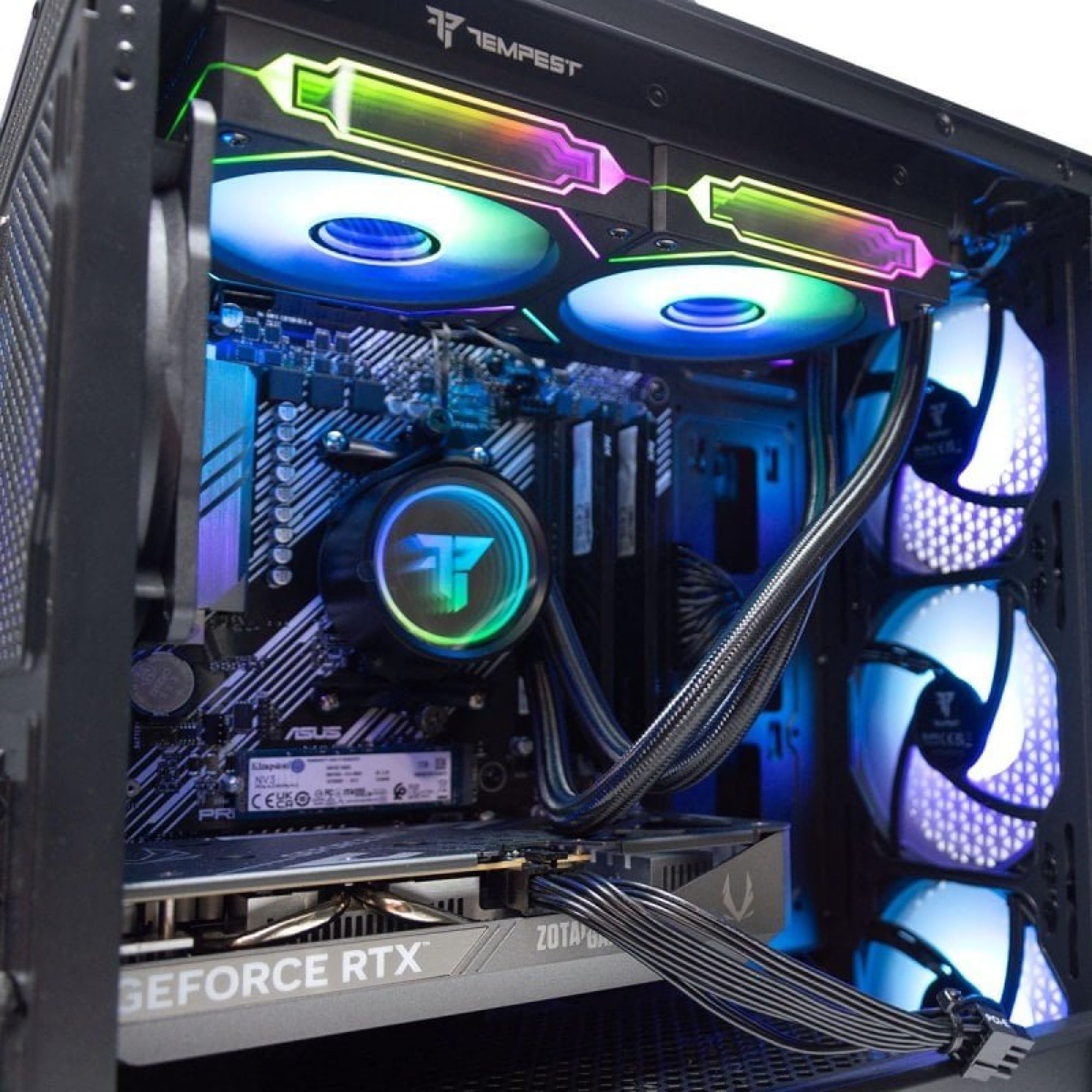 PcCom Ready PC Gaming Intel Core i5-12400F, 32 GB di RAM, SSD da 1 TB, RTX 5060, Windows 11 Home, PC Desktop Gaming Bianco.