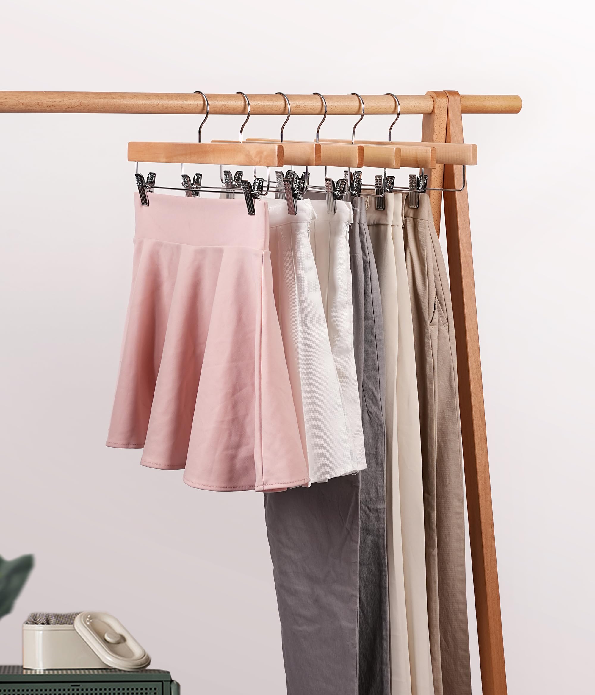 Ulimart Lot de 12 cintres en bois avec clips pour pantalons, jupes et jupes, cintres réglables et robustes pour pantalons, jeans, pantalons, shorts ( naturel