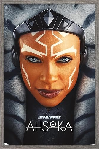 Trends International Star Wars Ahsoka - Póster de pared de una hoja, 14.72 x 22.37 pulgadas, versión enmarcada de madera de granero