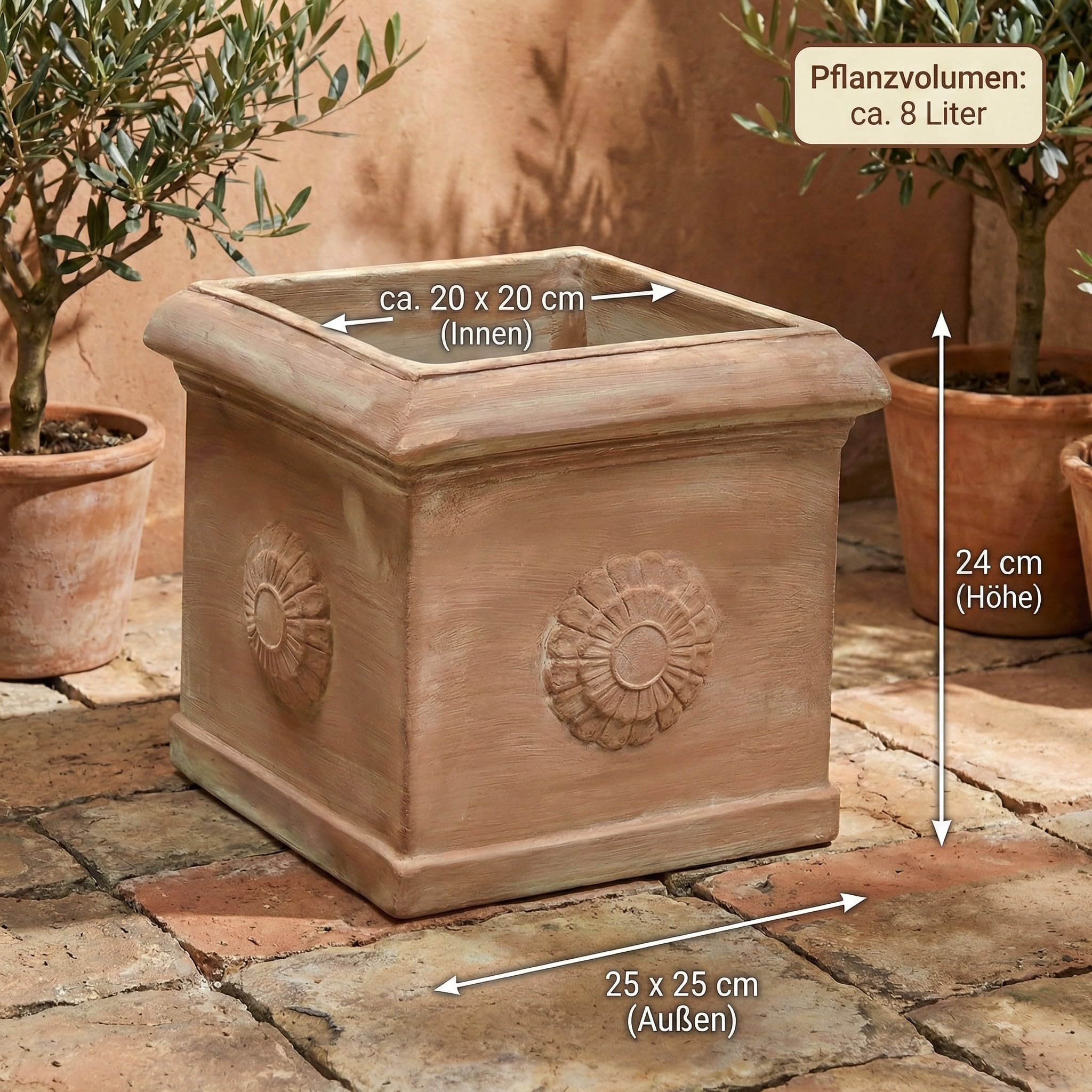 Teramico Pflanzgefäß Cubo Rosone echtes Terracotta frostfest eckig (25cm) | Kubischer Blumentopf mit schöner Rosette: Echte Handarbeit für Ihren Garten, Balkon und Terrasse.