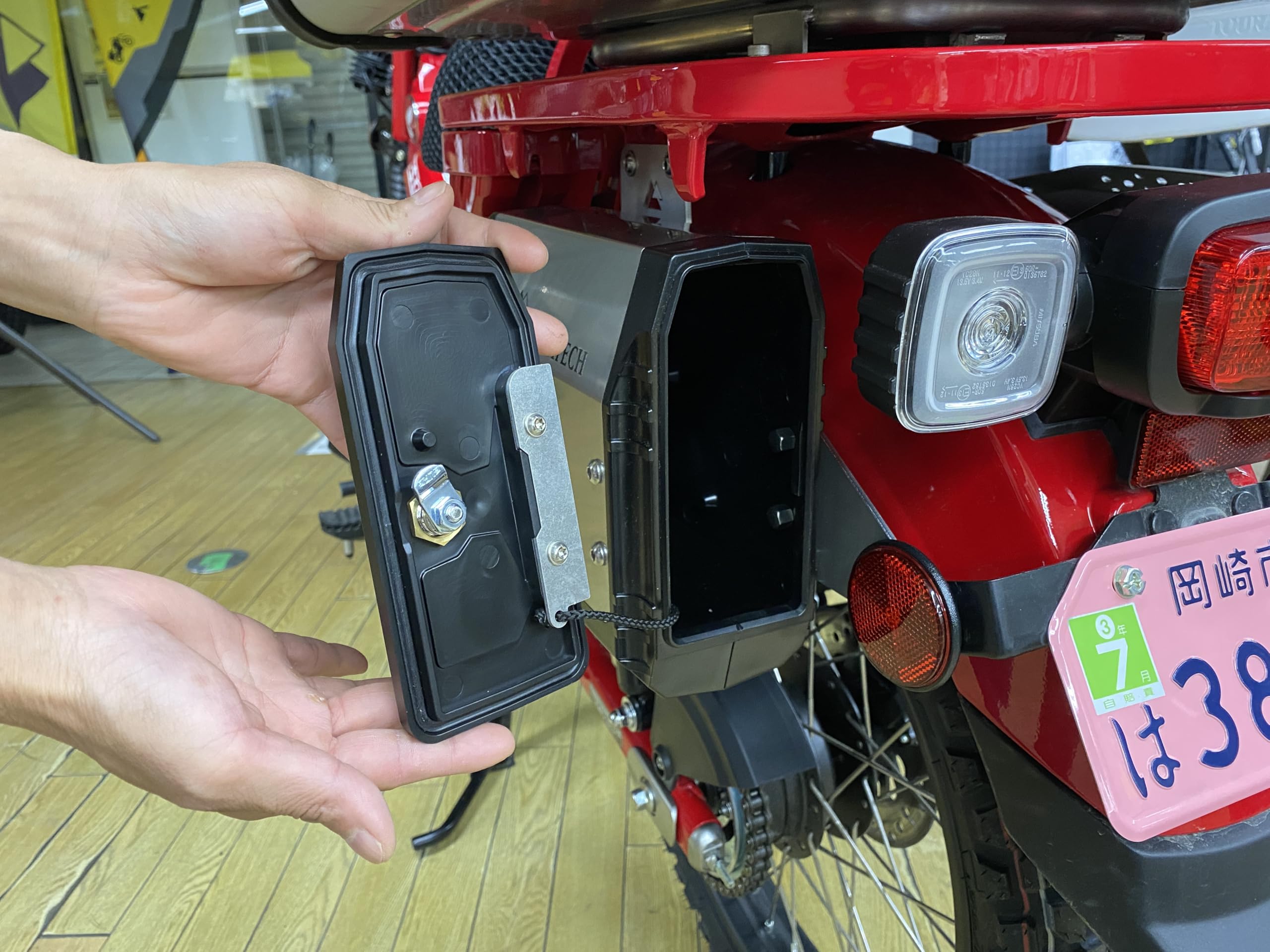 ツアラテック CT125ハンターカブJA55用 ツールボックス Amazon | Touratech CT125ハンターカブ用サイドツールボックス, JA55