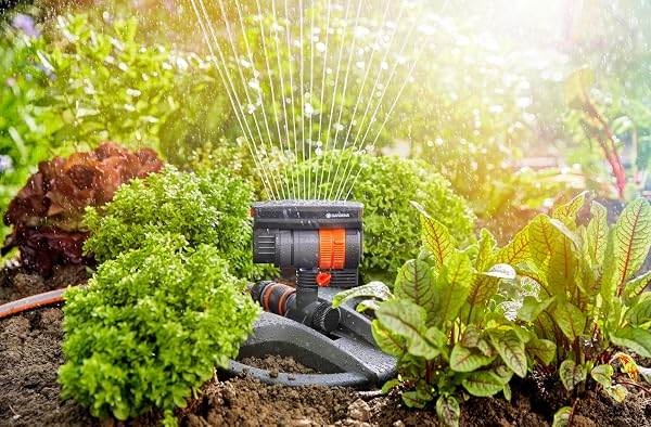 Gardena Viereckregner AquaZoom compact: Regner zur Bewässerung von Nutzflächen von 9-216 m², Reichweite 3-18 m, Sprengweite 3-12 m, integrierter Innenfilter (18708-20) - 4