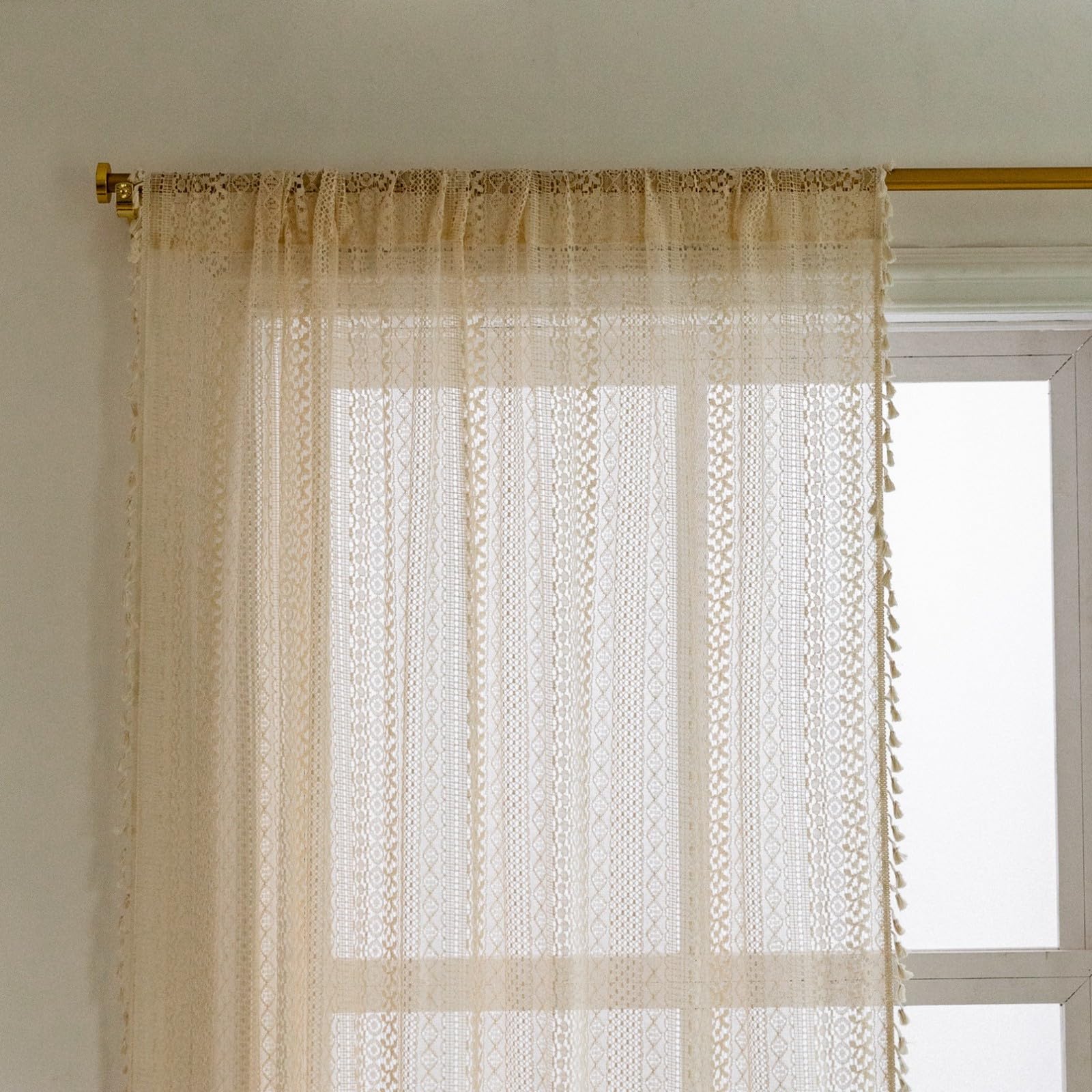 A.Monamour Rideau Voilage Passe Tringle Semi Transparent Dentelle Brodée Rural Boho Bohème Décoration Fenêtre Court Rideau de Porte avec Glands à Pompons pour Salon Chambre Cuisine, 1 Panneau, Beige
