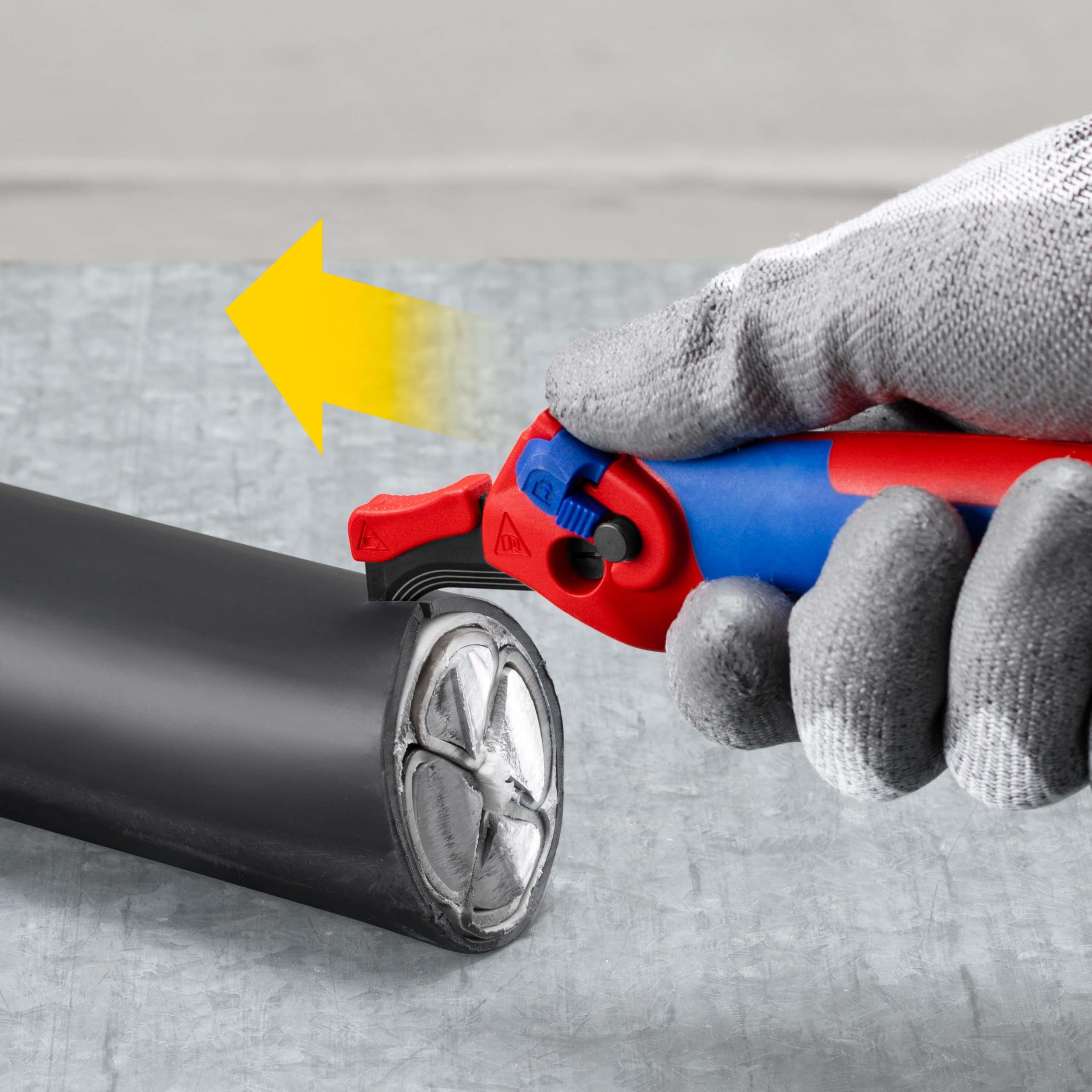 Knipex Couteau de dénudage Nouveau couteau de dénudage à levier d'entrainement avec poignées multimatières 146 mm, 16 50 145 SB