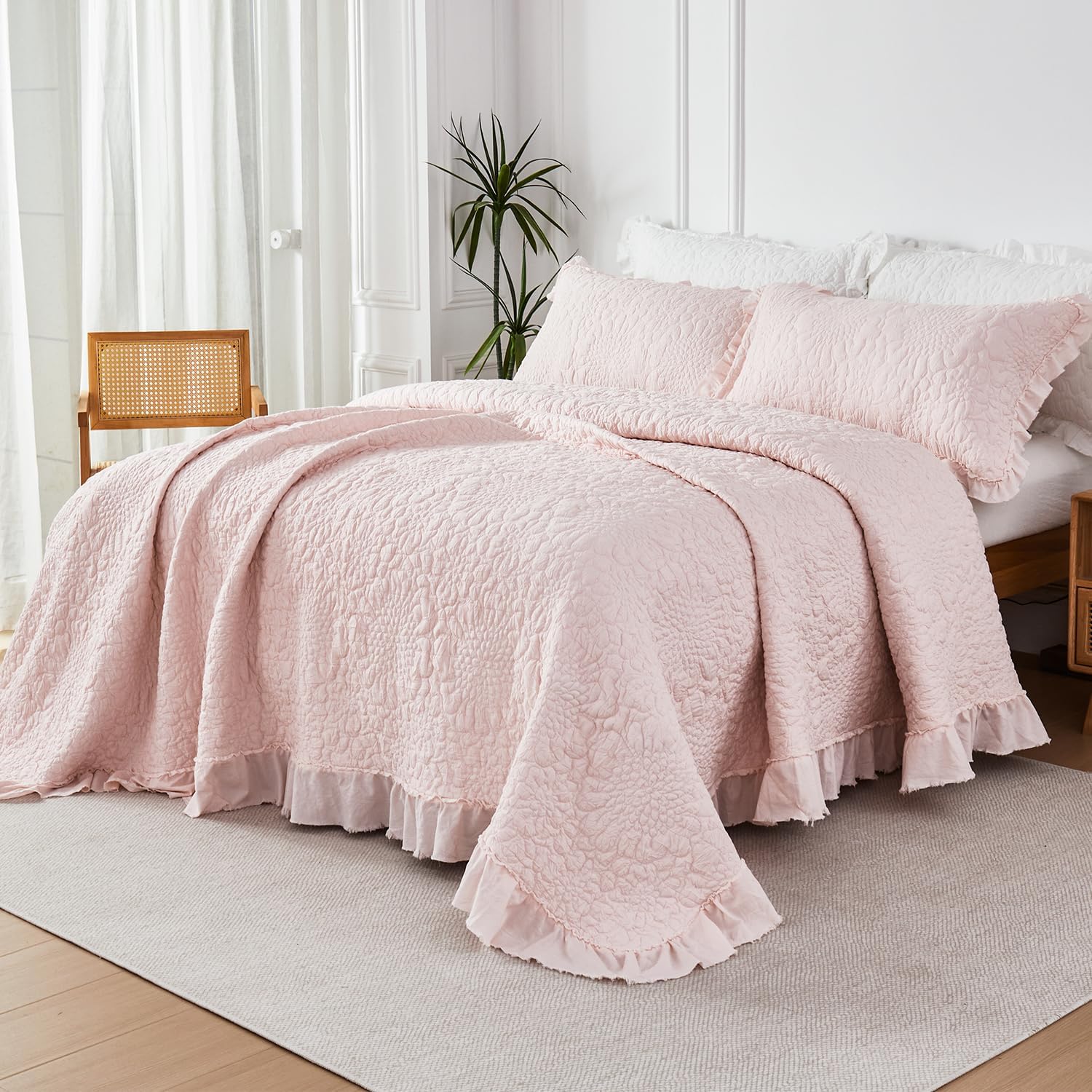 WINLIFE Pink Ruffled Quilt Set 3pcs, Queen Size 90''x98'' Stone Washed Crinkled Quilt Set with Pillow Shams, Lightweight Microfiber All Season Bedspread Coverlet for Farmhouse Shabby Chic Bedroom