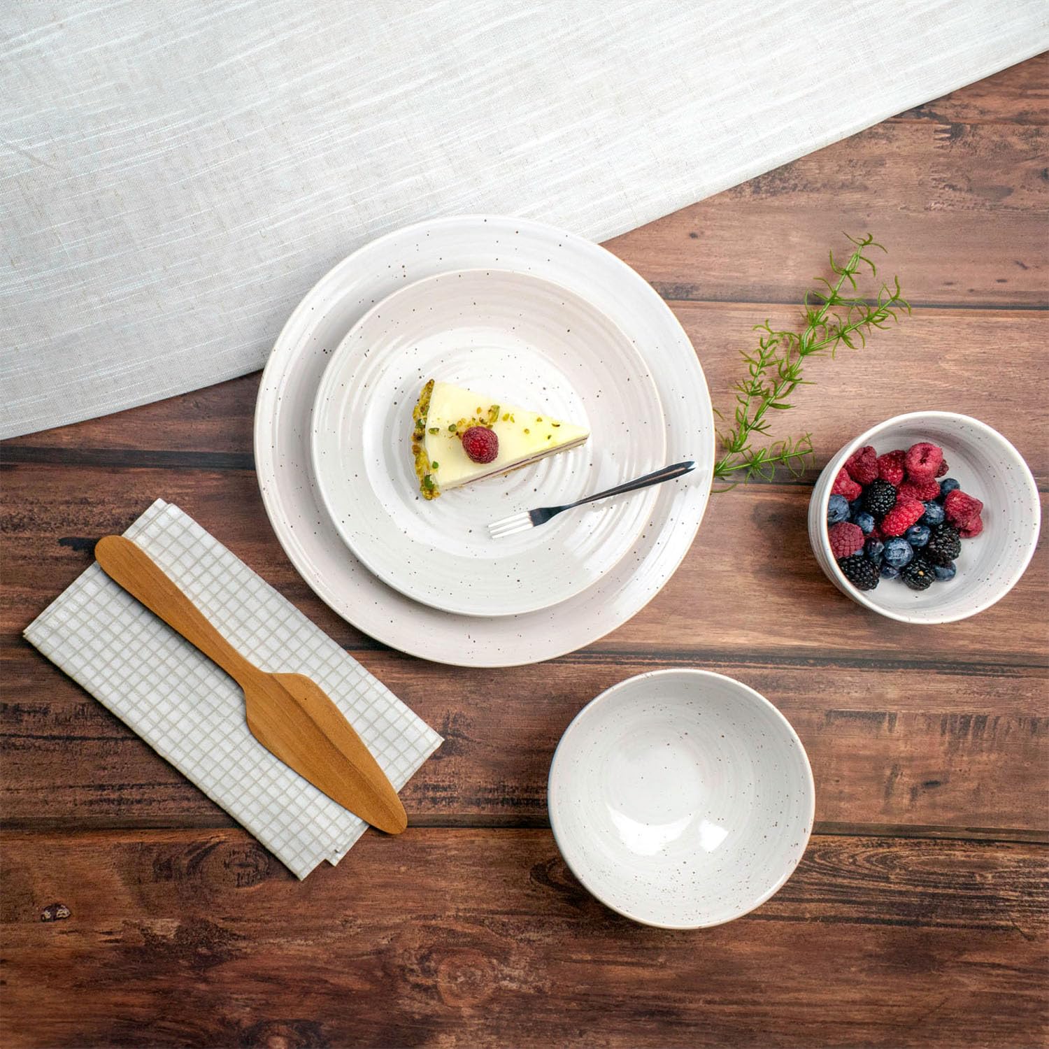 Siterra 16-Piece Casual Rustic White Stoneware Dinnerware Set (Service for 4)