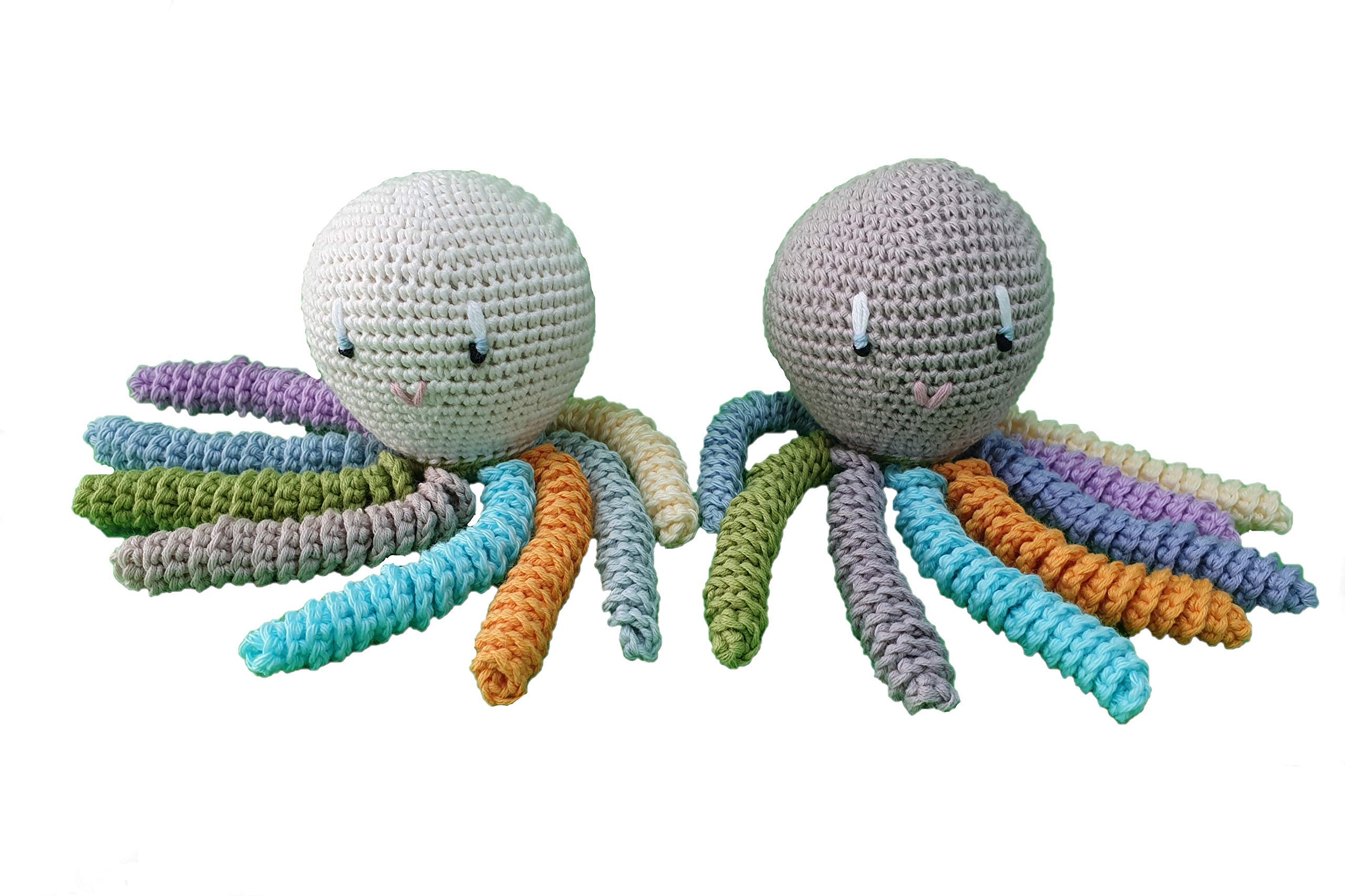 Pareja de pulpos amigurumi en colores suaves. Pulpos de ganchillo - crochet ideales como regalo para bebés y recién nacidos.