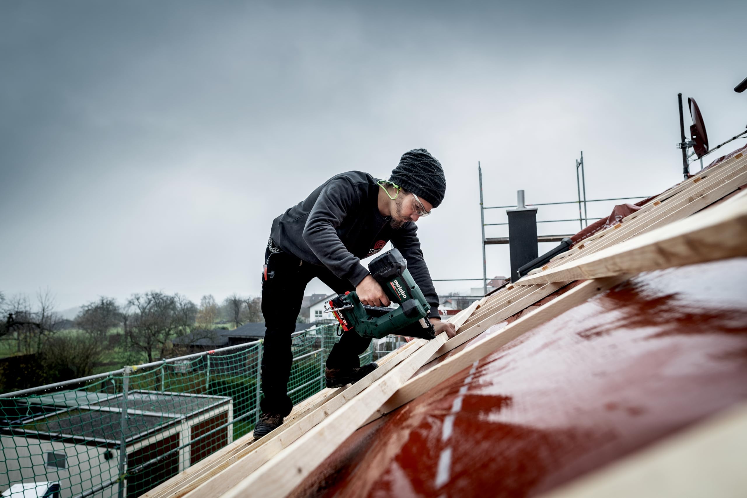 Metabo akumulatorowy gwoździarka NFR 18 LTX 90 BL – 612090840 – 18 V – Z technologią uderzenia pneumatycznego do wszechstronnych prac podłogowych i montażowych – Bez akumulatora i ładowarki