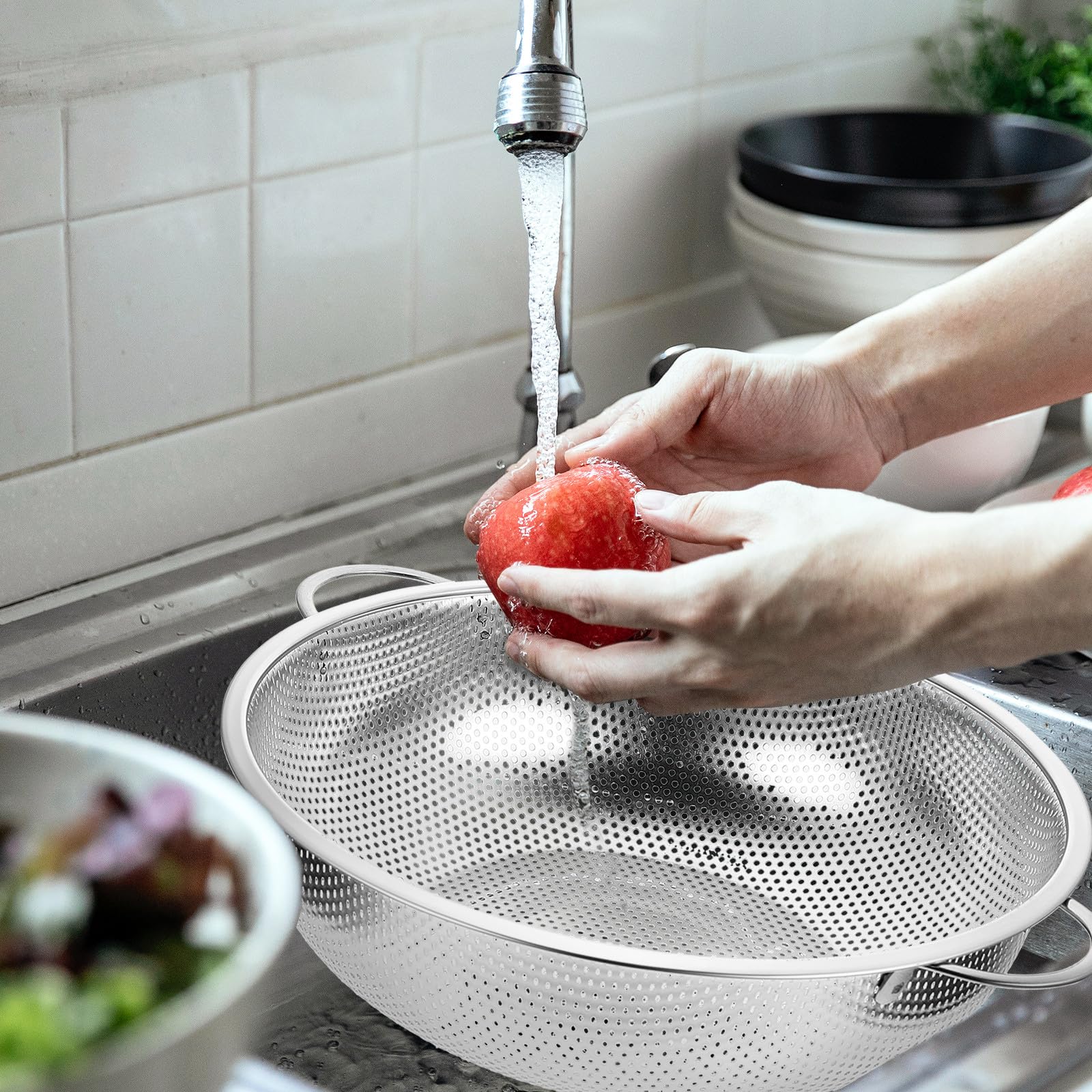 Küchensieb mit Doppelgriff aus Edelstahl für Obst und Gemüse