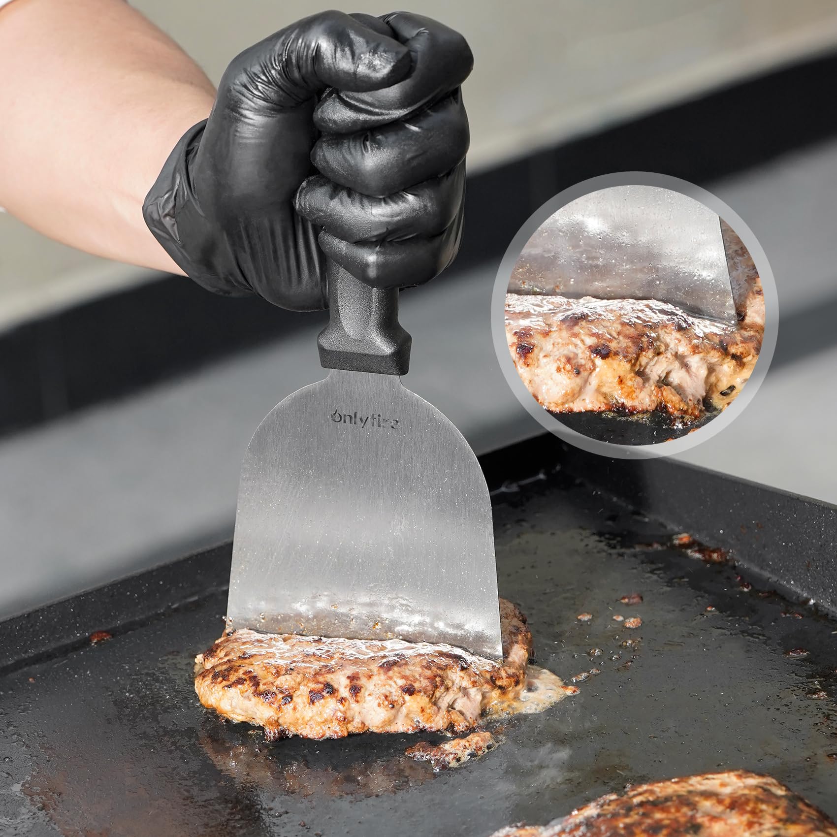 onlyfire Set di Spatola 4pcs Kit Utensili Barbecue per Teppanyaki, Smash Burger Pressa per Hamburger in Ghisa, Spatola per Piastra, Raschietto per Barbecue e Pinze da Cucina, Kit Utensili Barbecue