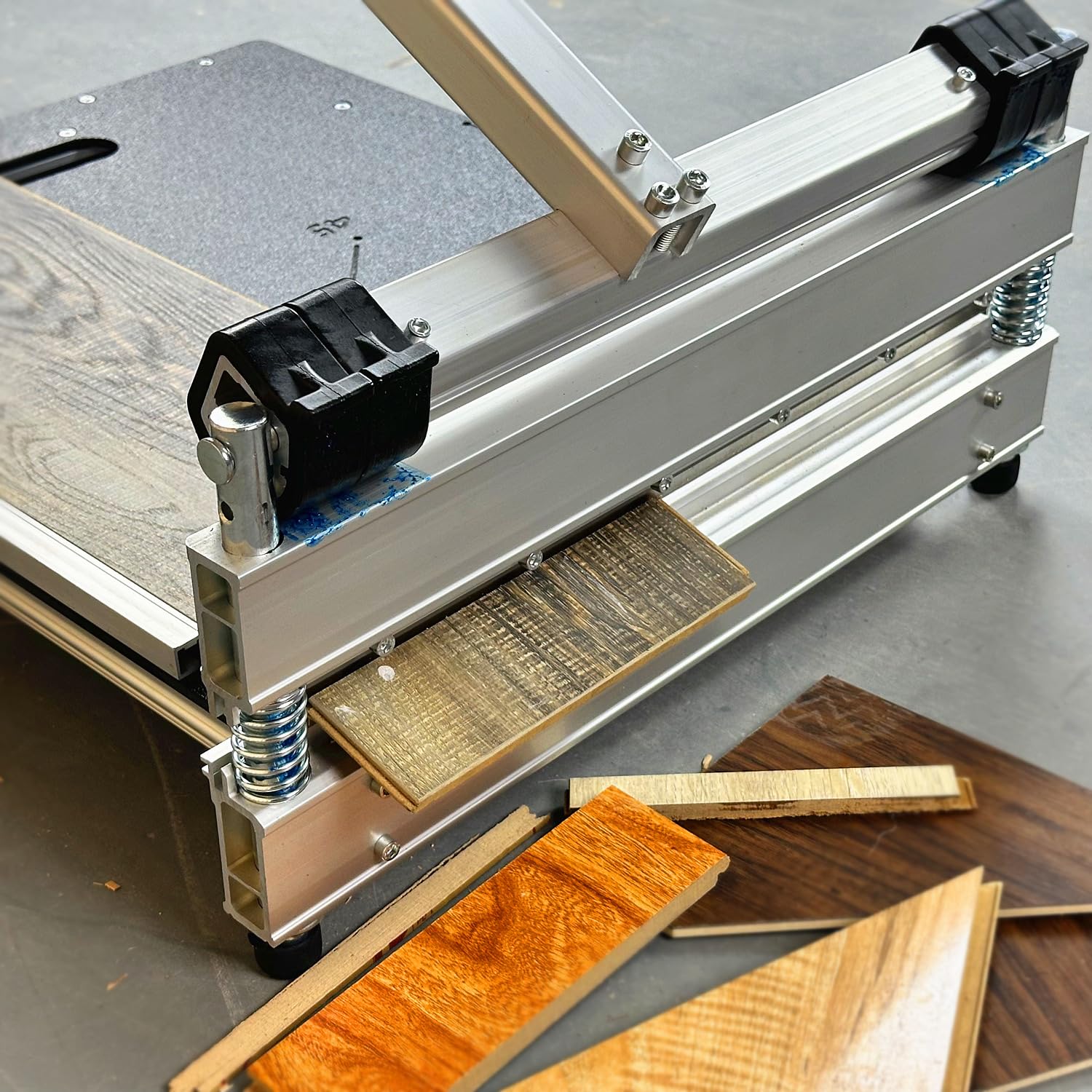 Cortador de suelo de vinilo y laminado profesional de 18 pulgadas, grado profesional, versátil, fuerte, corta completamente hasta 18 pulgadas de ancho y 11/16 pulgadas de grosor y mira la demostración