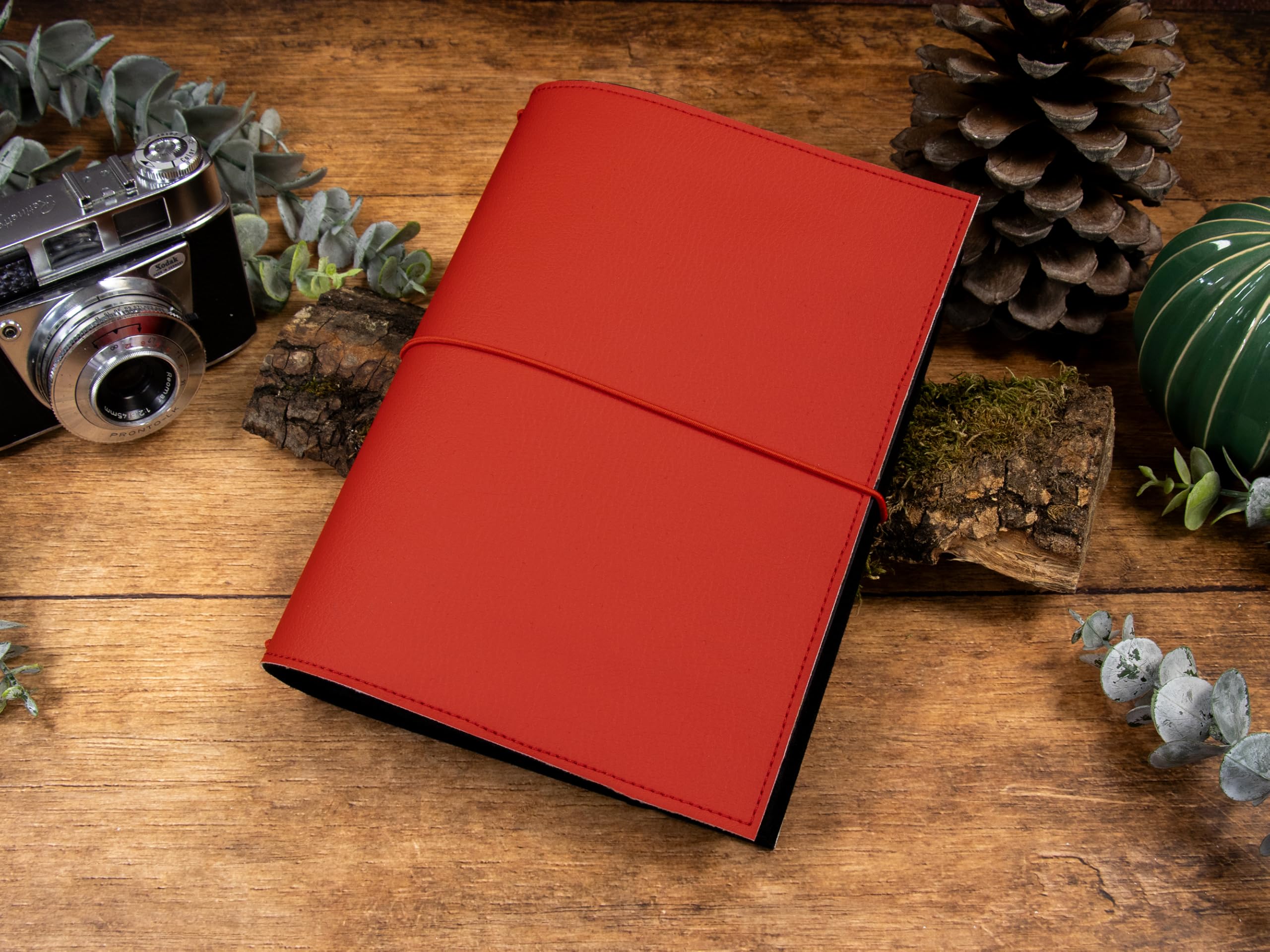 Travelers Notebook, rot, – verschiedene Größen, nachfüllbar – Handmade Journal aus Kunstleder, Platz für 2 Hefte, optional mit Notizheften, dots oder blanko, undatiert