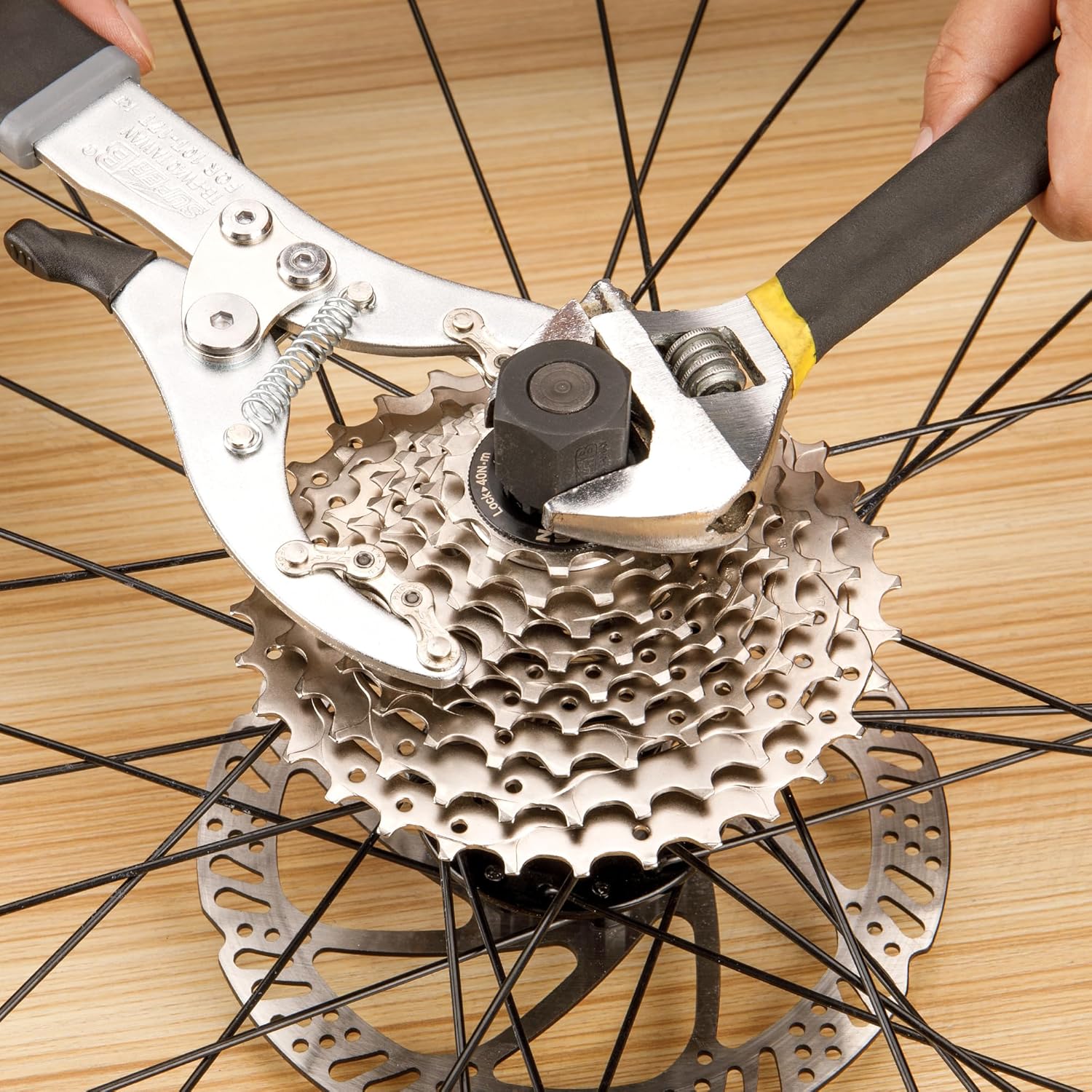 Super B Cassette Removal Tool Kit - Cassette Pliers & Lock Ring Tool for Shimano Hg Cassette/Freewheel Install Removal – for Road or Mountain Bikes Cassette Removal (TB-FW42)
