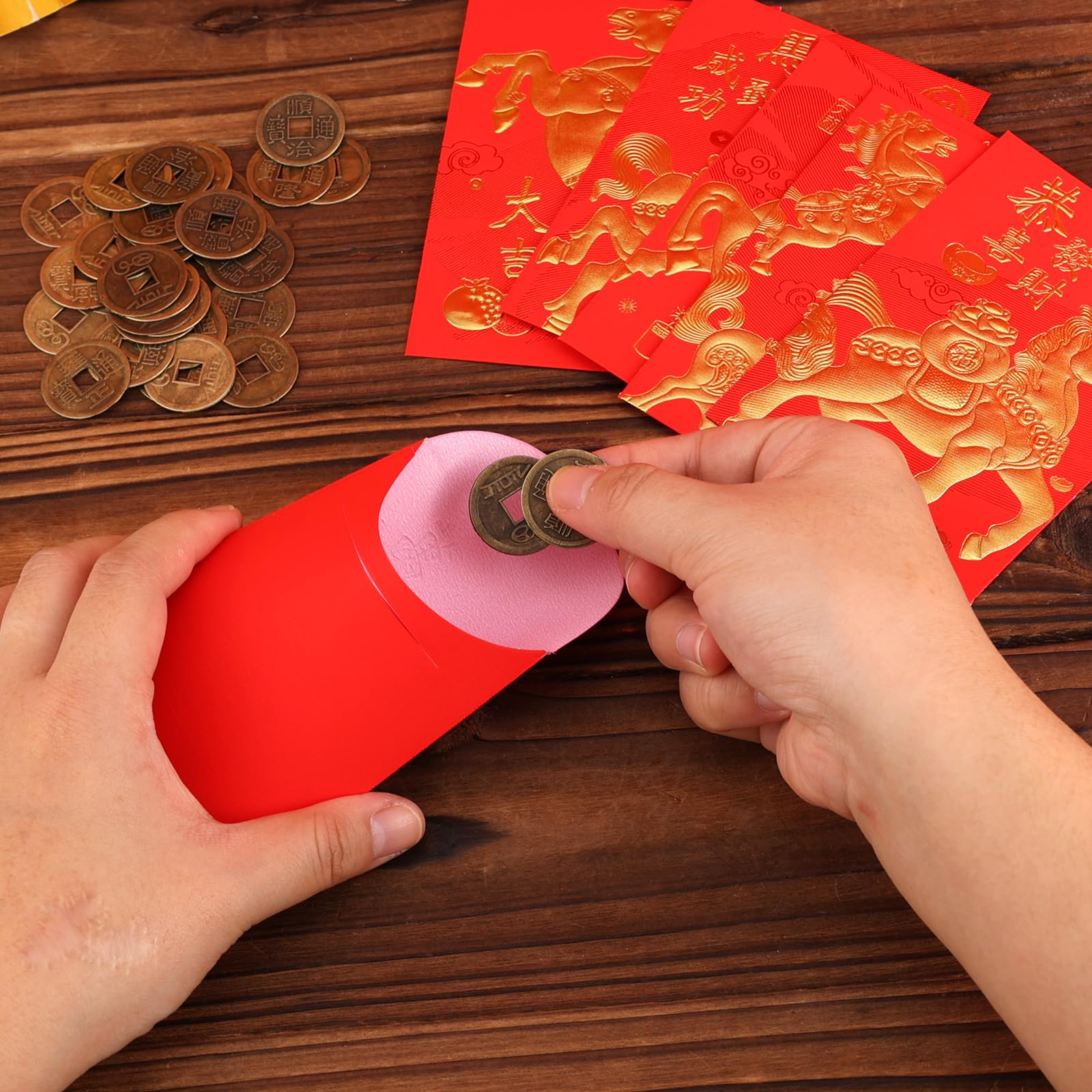 Buste Rosse per Capodanno Cinese 2026 Feng Shui 11,5x8cm 36pz con 50pz Monete Cinesi (6 Stili)