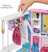 Vista 3 de Barbie Juego Dream Closet con más de 30 ropa y accesorios para muñecas Barbie Fashion que incluye 5 trajes, espejo grande, escritorio y estante