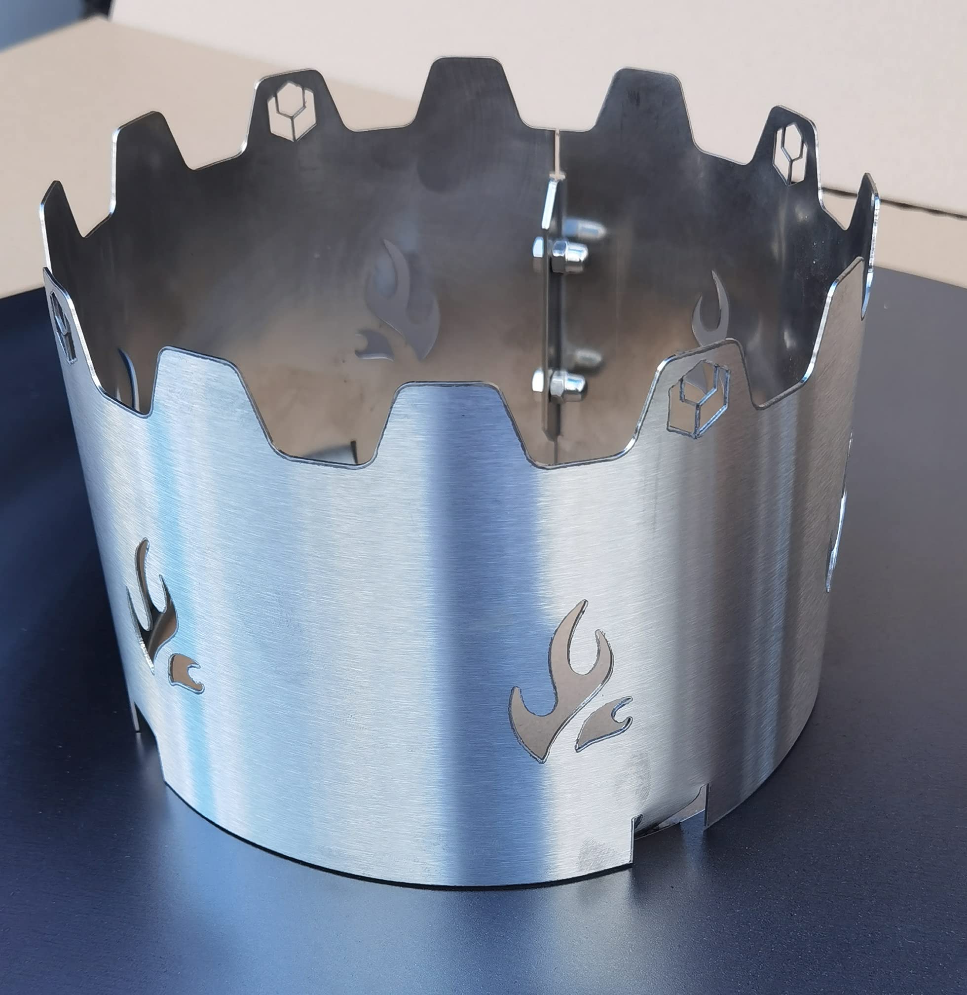 Irony24 Wokaufsatz für Feuerplatten mit Innenloch 20 cm Motiv Flamme