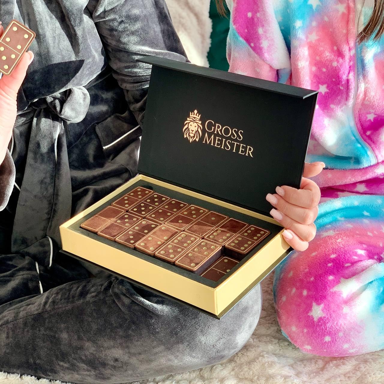 Premium Domino-Set Dunkelbraun – Handgefertigte Dominosteine aus Karbolt-Holz & Echtleder, luxuriöses Gesellschaftsspiel in edler Geschenkbox
