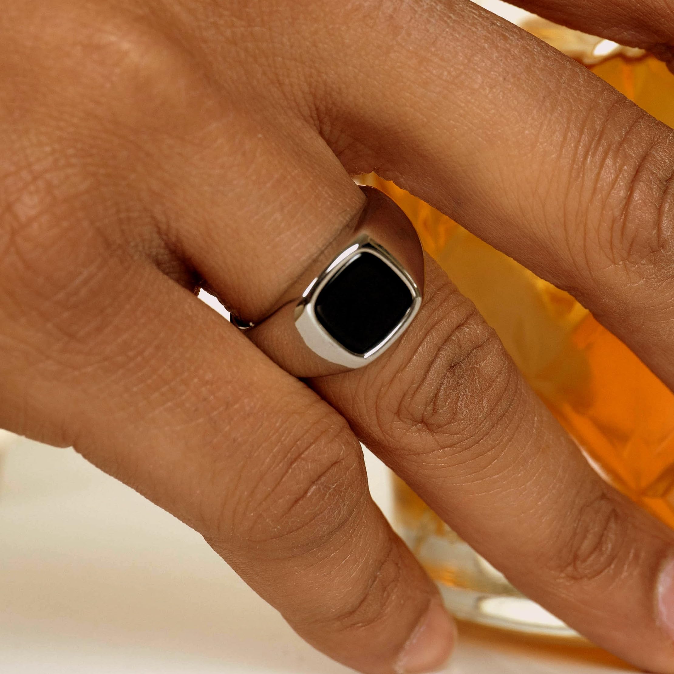 DJADEE Esther - Anello da uomo in argento con placcatura in oro bianco 18 carati, con pietra onice nera, impermeabile, senza nichel, durevole, regalo per uomo