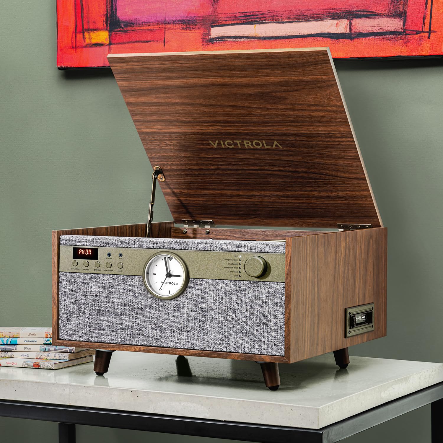 Victrola Century Signature+ Centro de música Bluetooth 6 en 1 con Reloj y pies Nuez