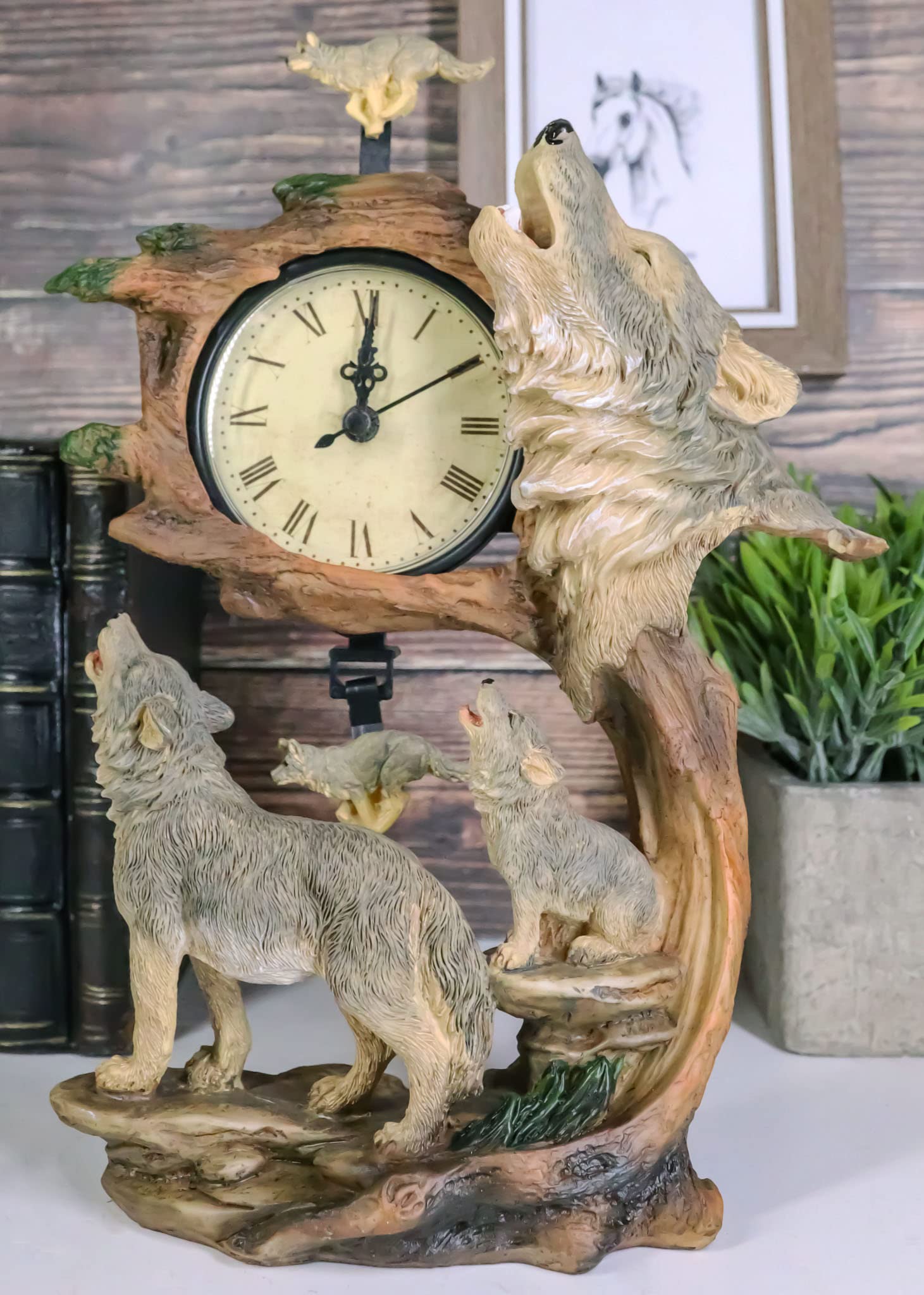 Ebros Moon Dancers Howling Gray Wolves Family Orologio da tavolo con pendolo alfa lupo e cucciolo di Tree Forest Habitat Orologio da tavolo Figurine
