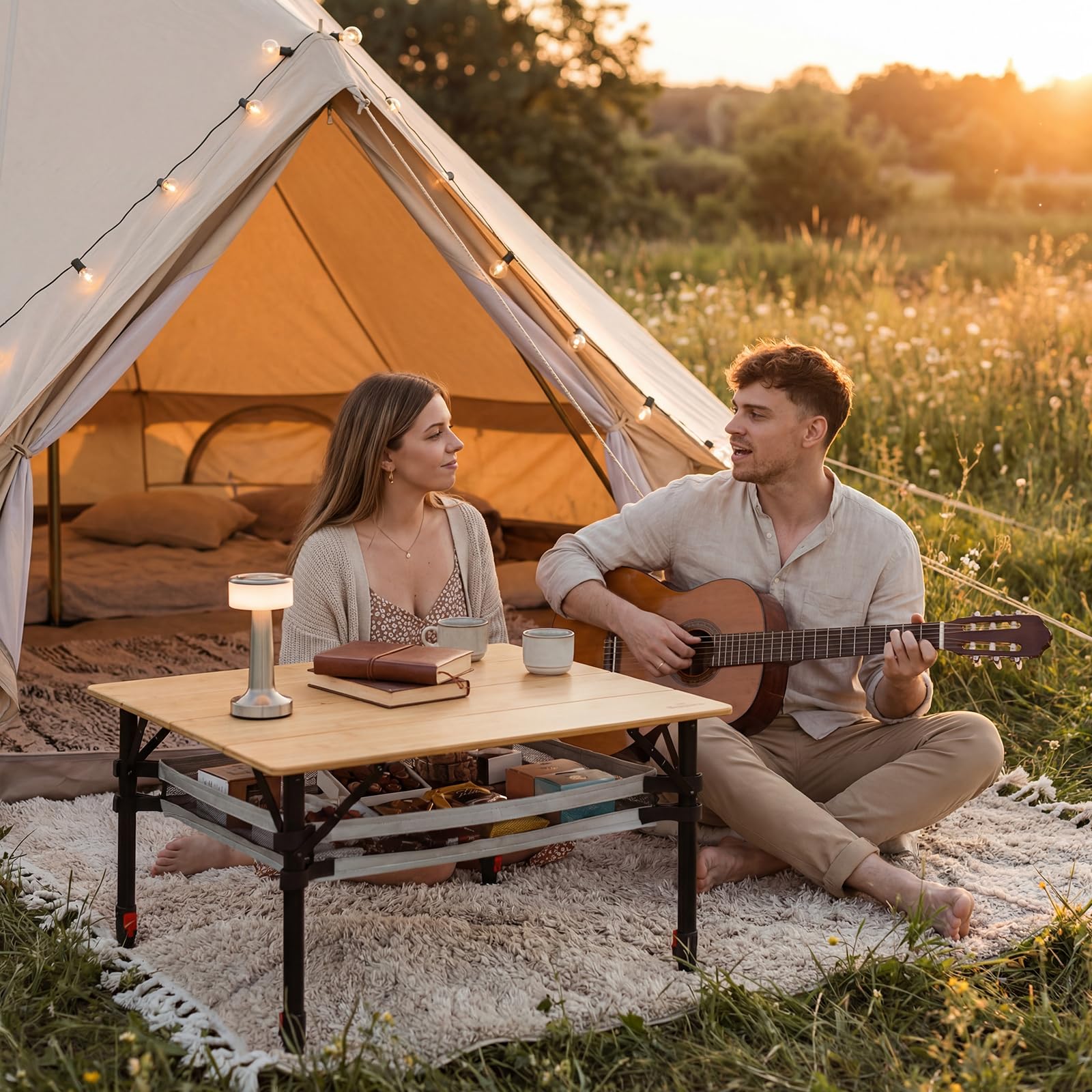 Campingtisch Klappbar Bambus 80 x 60 cm Stufenlos Höhenverstellbar 47–65cm | Big 100 kg, Aluminiumgestell mit Tragetasche & Ablagenetz Stabiler Klapptisch für Garten, Camping, Picknick