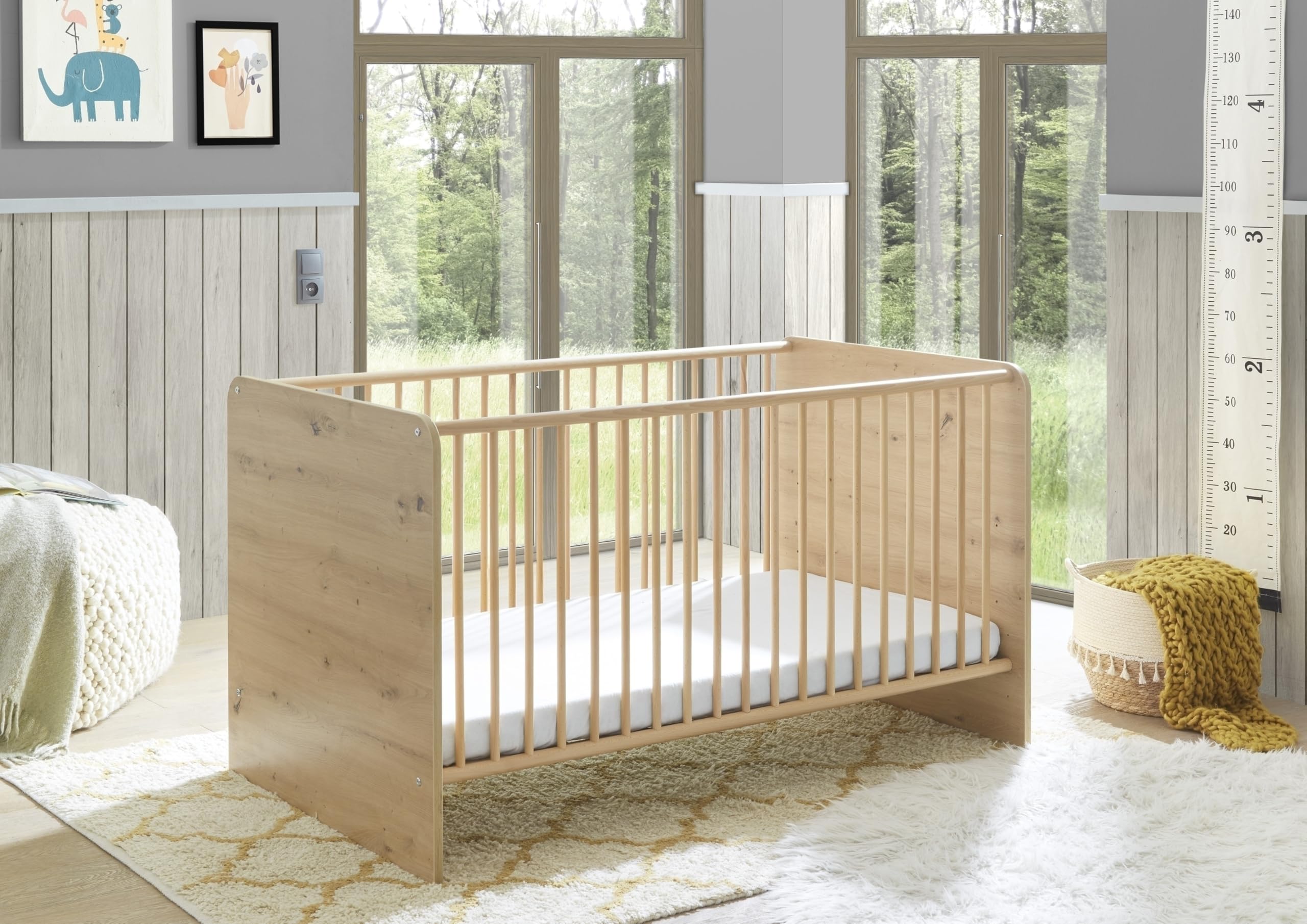 Babyzimmer-Komplettset >Birta< Kleiderschrank 153,8x200x58,2cm, Babybett 78x90x143cm, Wickelkommode 120x99,3x77,6cm, Wandboard 120x30x25,5cm, Regal 60x200x38,2cm, Artisan Eiche Dekor / Salbei.