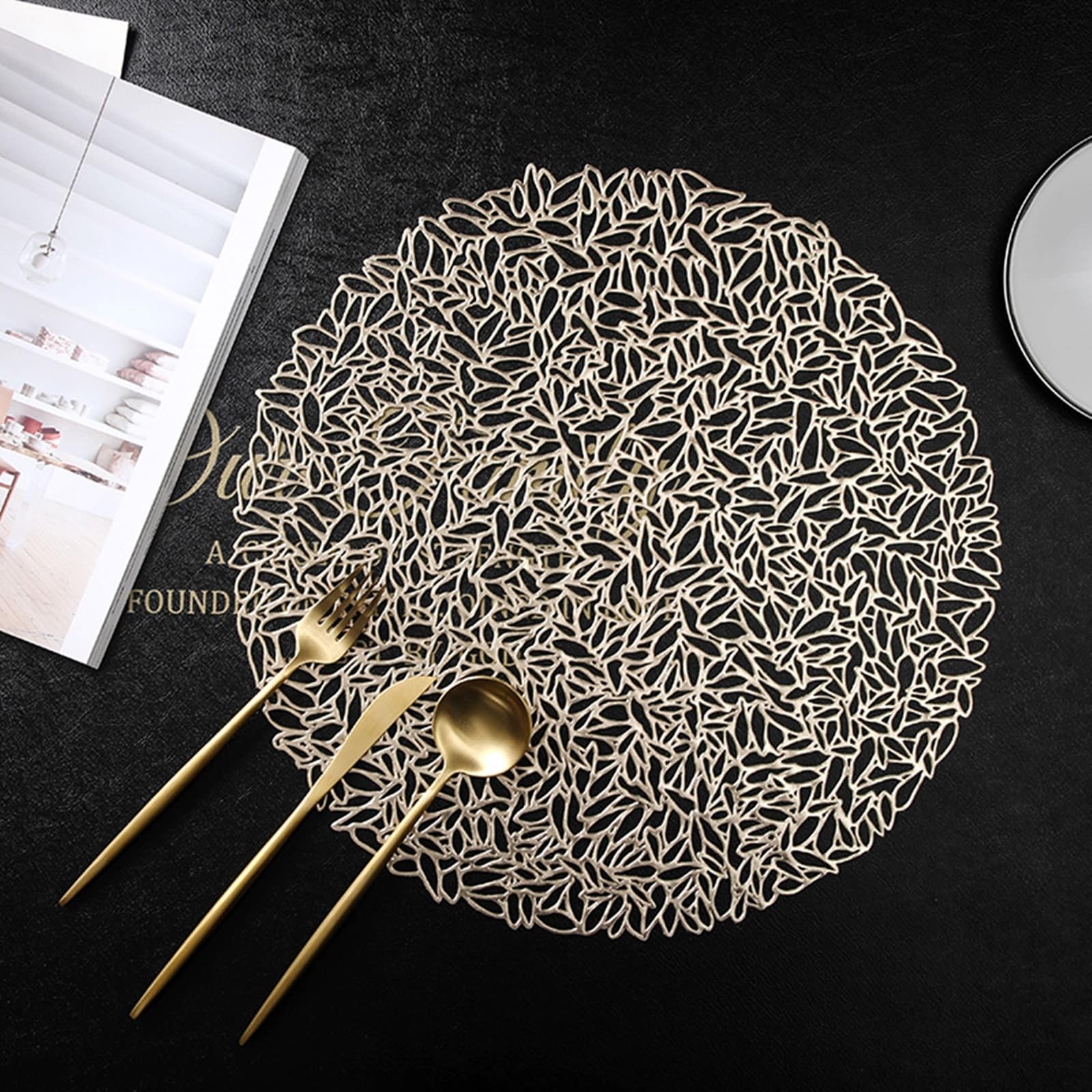 Set de table rond doré anti-tache en PVC ajouré pour protéger votre nappe avec style (Lot de 10)