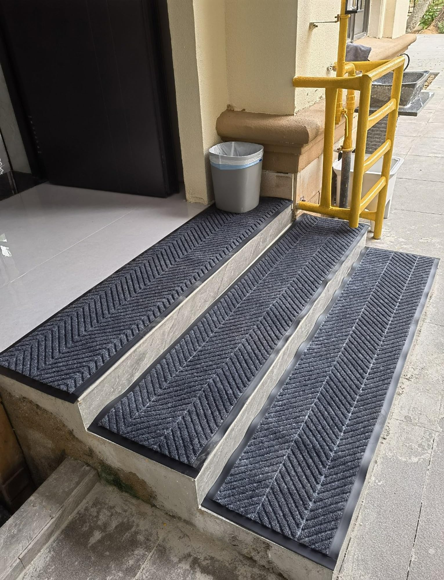 Gummi-Treppenstufen for den Außenbereich – robuste, rutschfeste, wetterbeständige Außen-Treppenstufen – Gummimatten for den Außenbereich for Holzstufen(Grey,35x180cm/13.8x70.9in)
