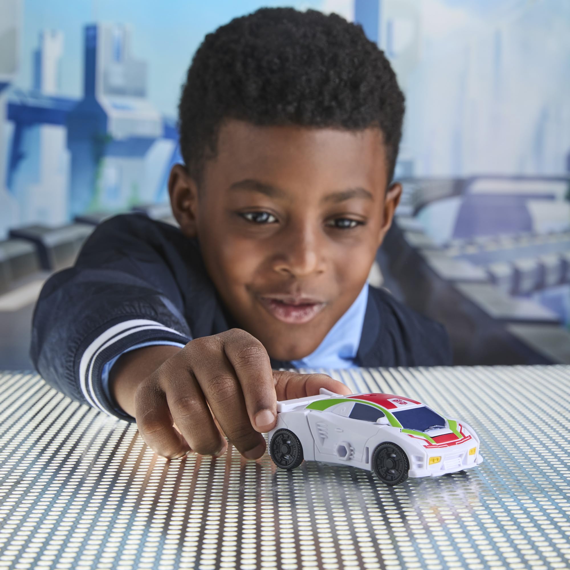 Transformers Hasbro Cyberworld, Wheeljack, Figura de Acción 2 en 1, Coche de Juguete para Niños y Niñas de 6 Años o Más, Color Blanco y Rojo, Diversión y Acción, Coleccionable, Idea Regalo