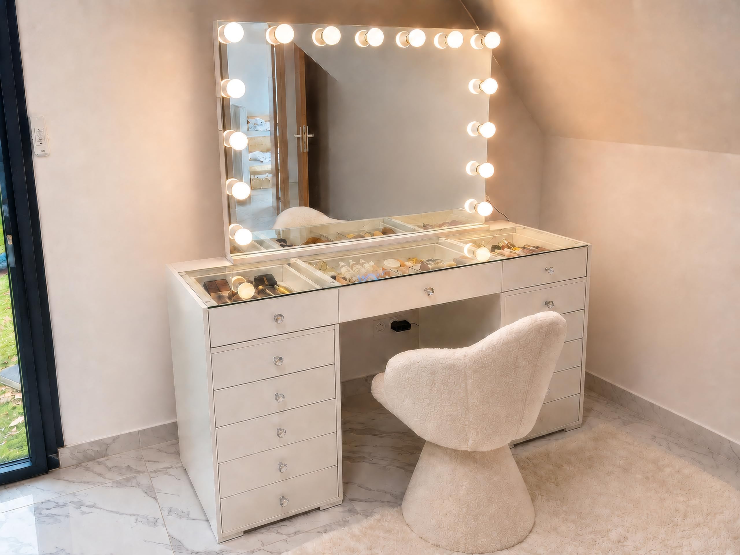 Générique Coiffeuse Vanity avec Miroir Lumineux LED Bluetooth USB – 13 tiroirs – Blanc