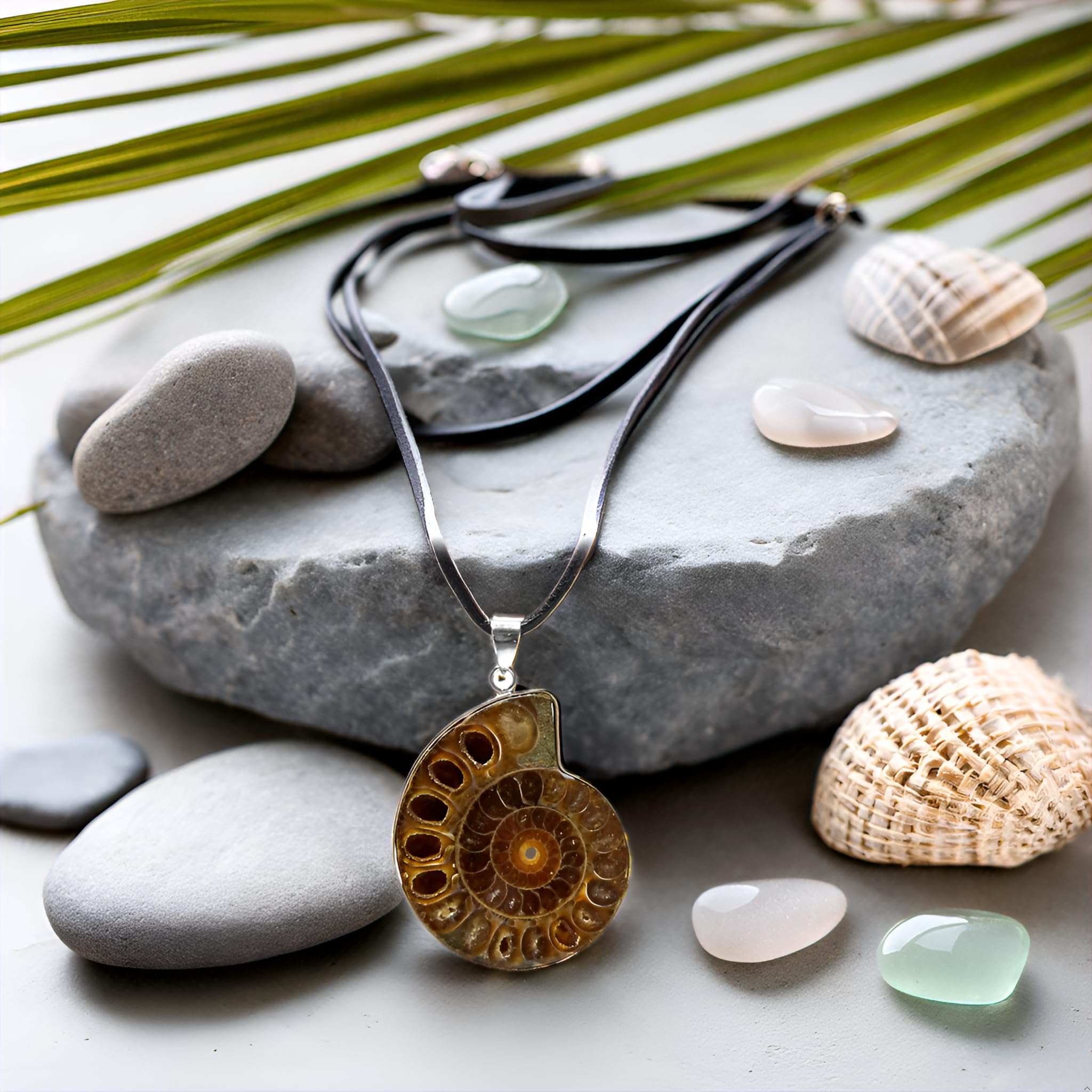 Regali Kaltner in pelle collana per uomo e donna con ciondolo in ammonite