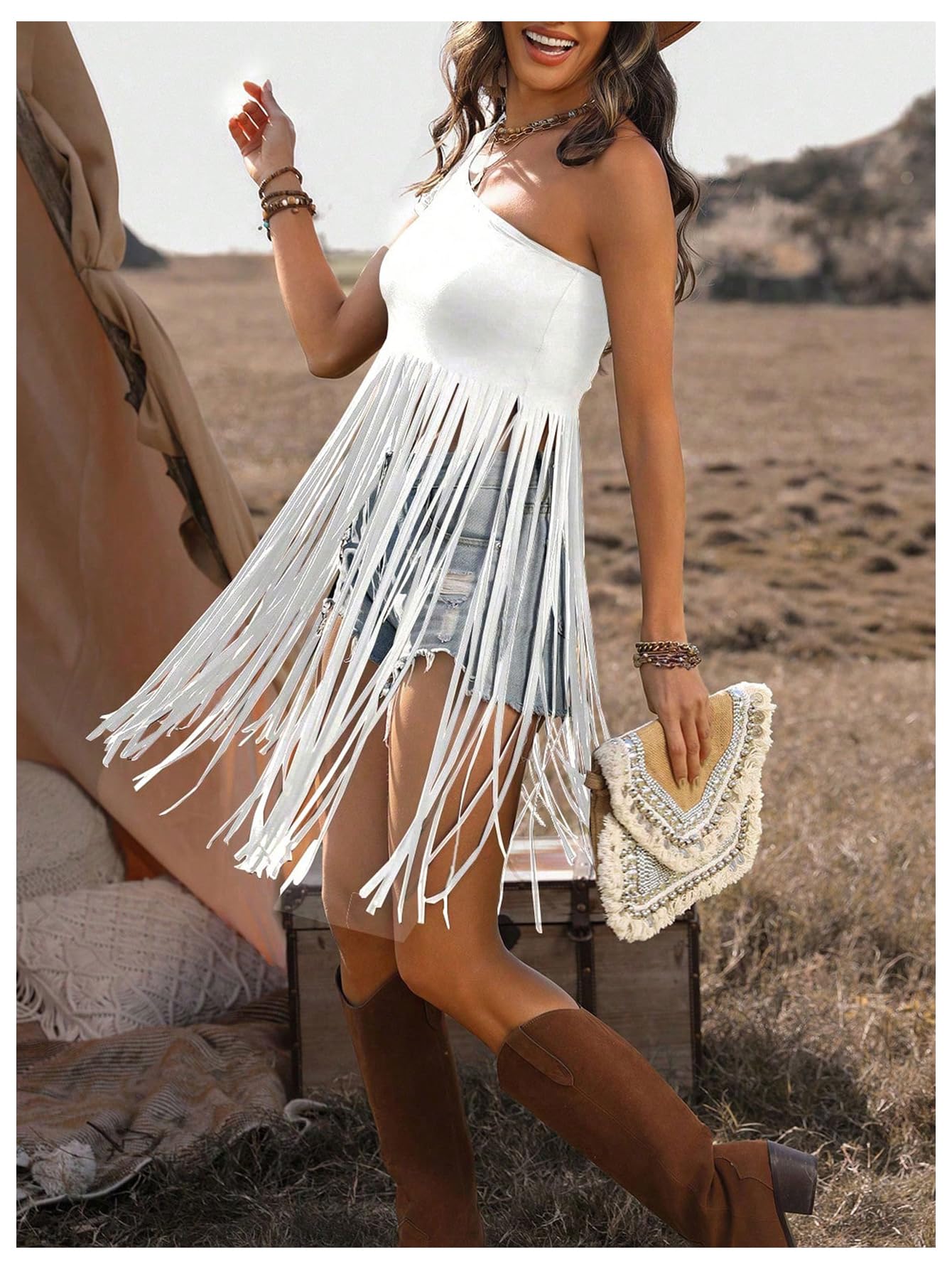 Floerns Top da donna Country Rock Concert Western EDM Festival Cowgirl Outfits una spalla manica corta frange Trim T shirt
