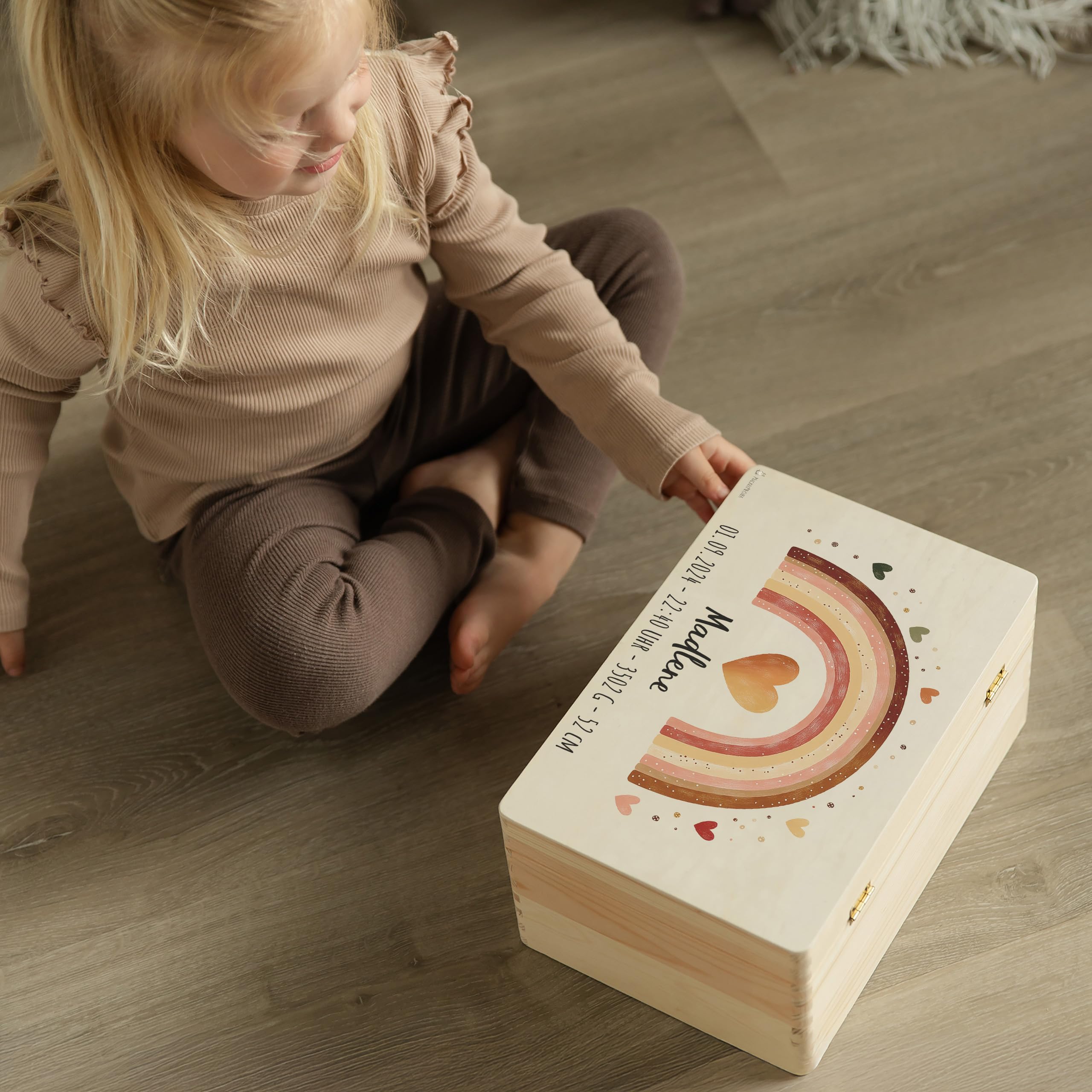 Baby Erinnerungsbox - tolle Holzkiste personalisiert Baby - 30 x 20 x 14 Holz - personalisierte Erinnerungskiste - Babybox Erinnerung - Taufgeschenk Mädchen - Boho Regenbogen