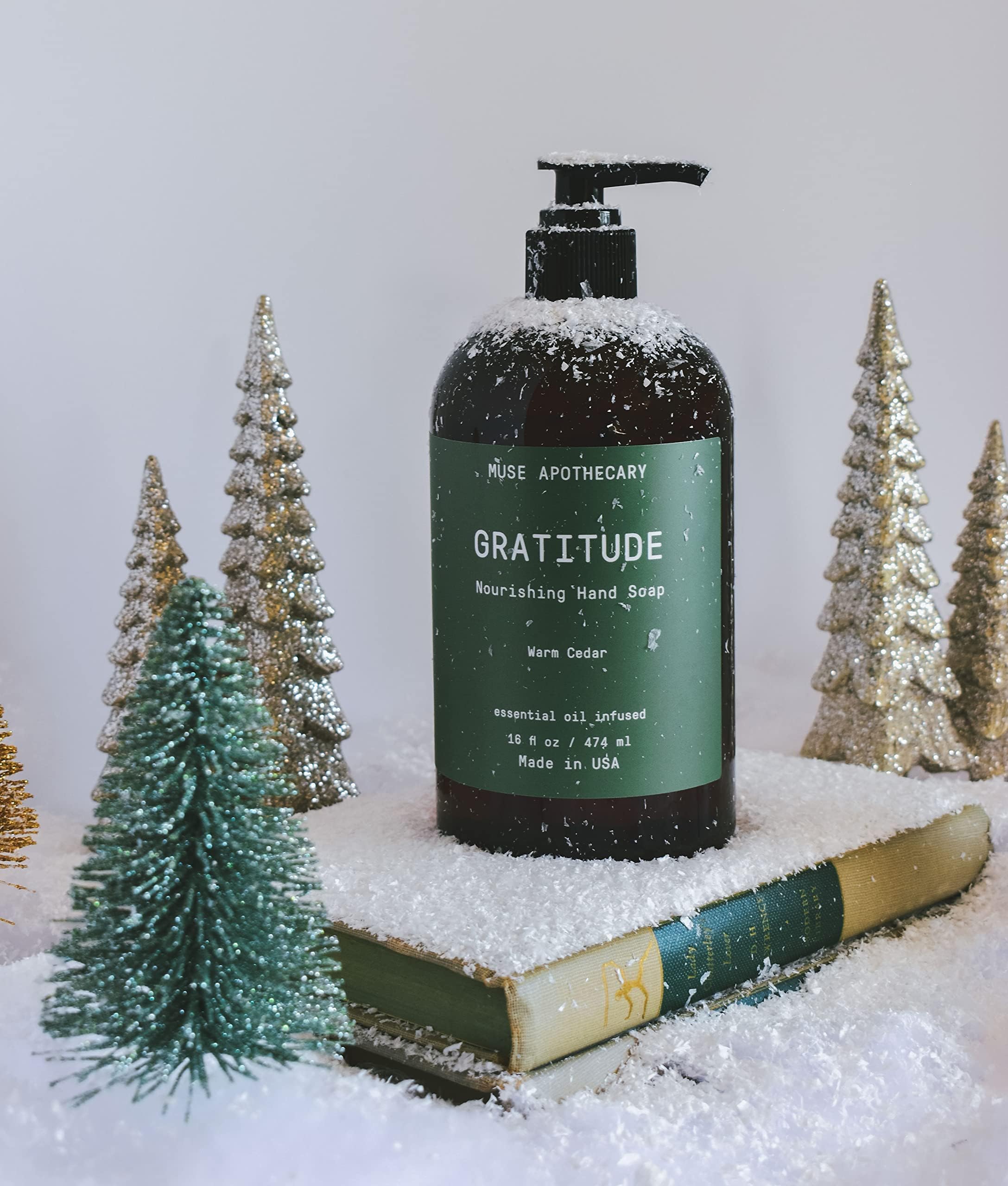 Muse Apothecary Handseife, aromatisch und pflegend, Botanische Kollektion, mit natürlichen ätherischen Ölen für Aromatherapie, 473 ml, warme Zeder, 2 Stück